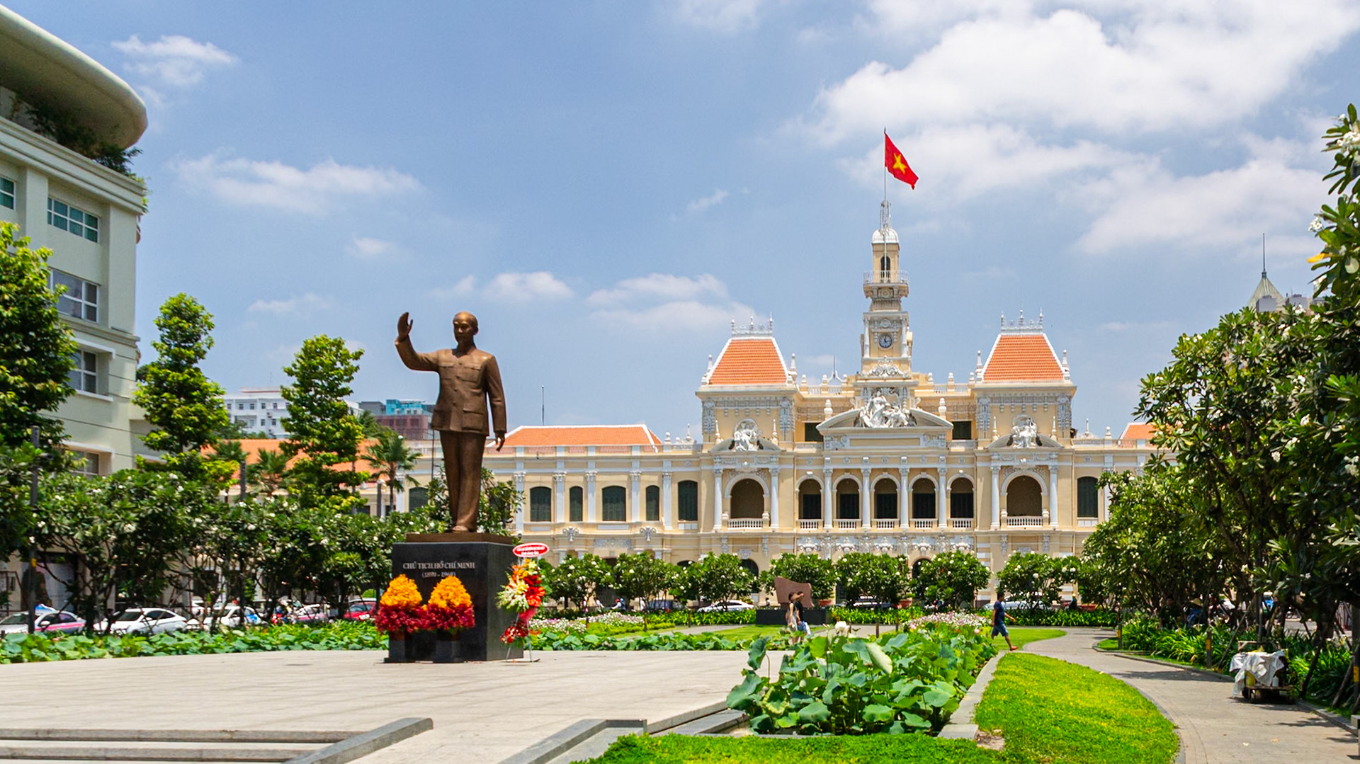 Ho Chi Minh Statue is located in front of Saigon’s People’s Committee Building (City Hall) in Nguyen Hue walking street of District 1.