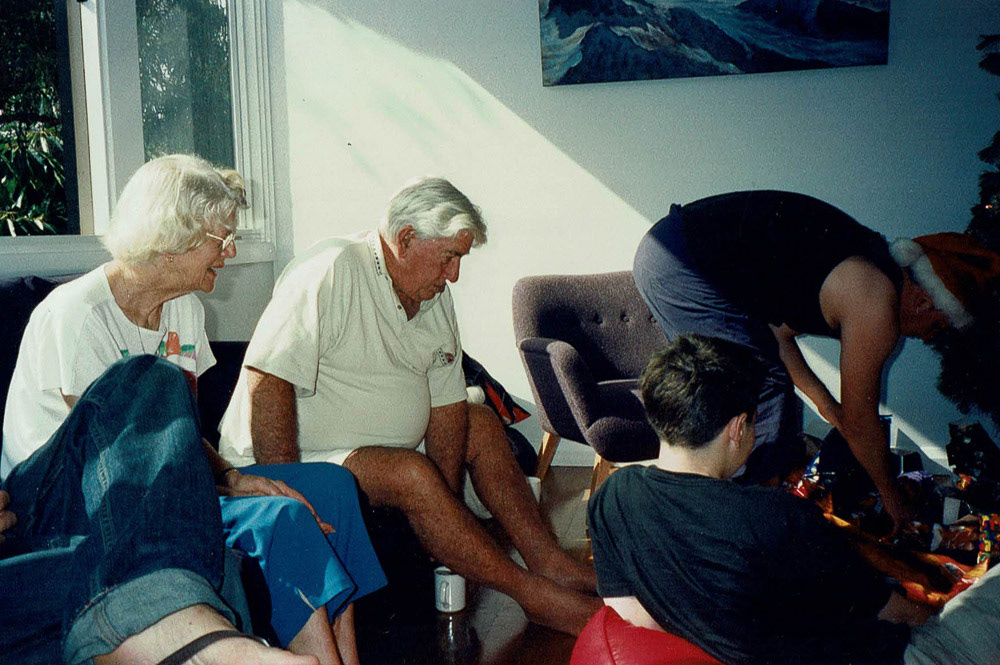 Bill with Rhona Glenn, and Jake - Nelson St (Christmas 2002)