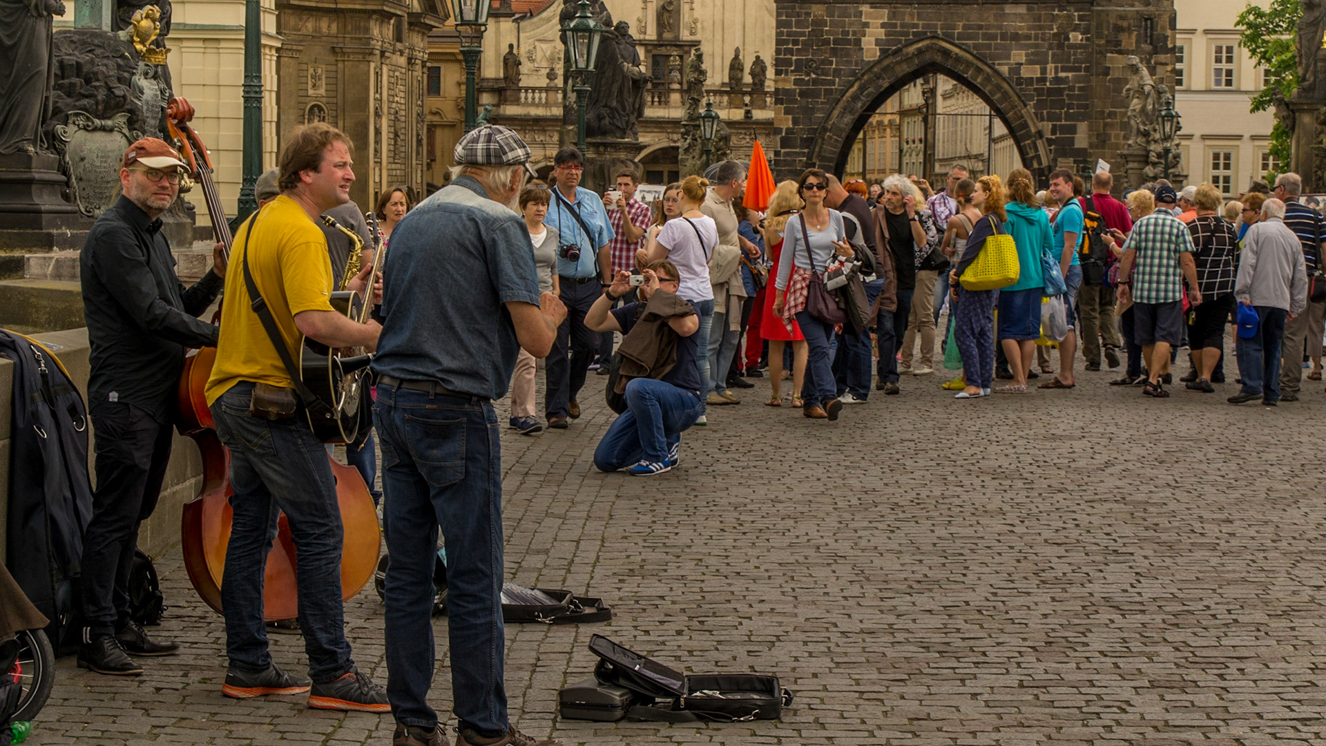 Buskers on Charles Bridge
