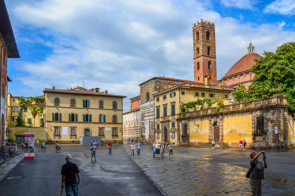 Piazza and walled gardens in front of Lucca Cathederal.
