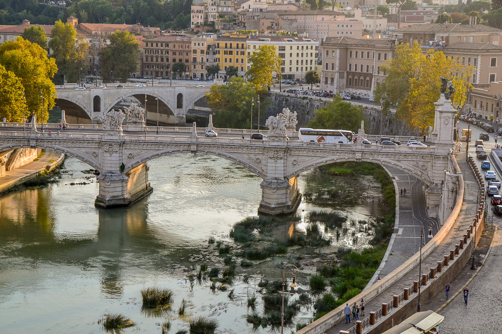 Tiber river bridges looking south from Castel San'Angelo.