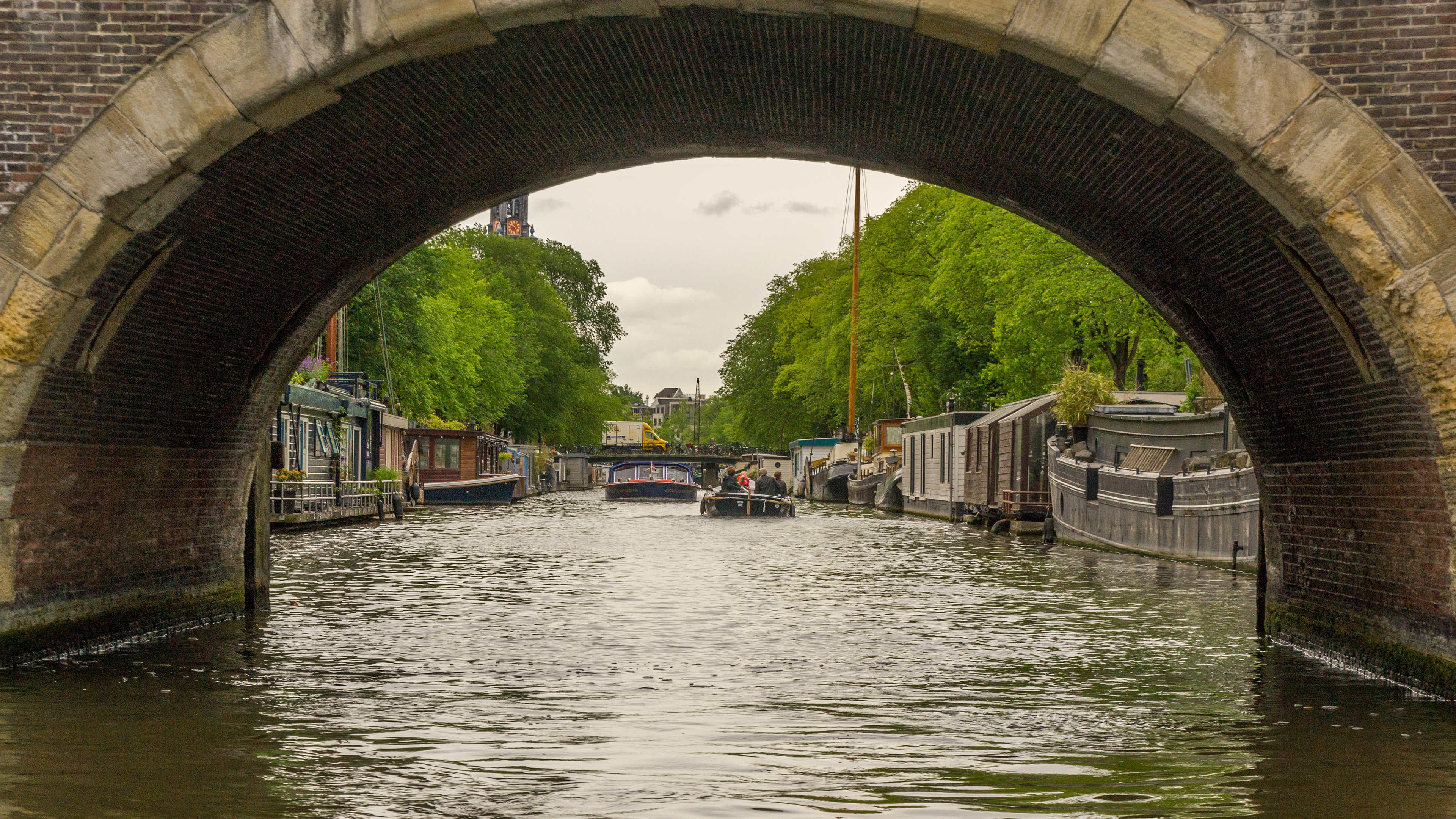 Canals are jam packed with house-boats and barges and alive with activity.