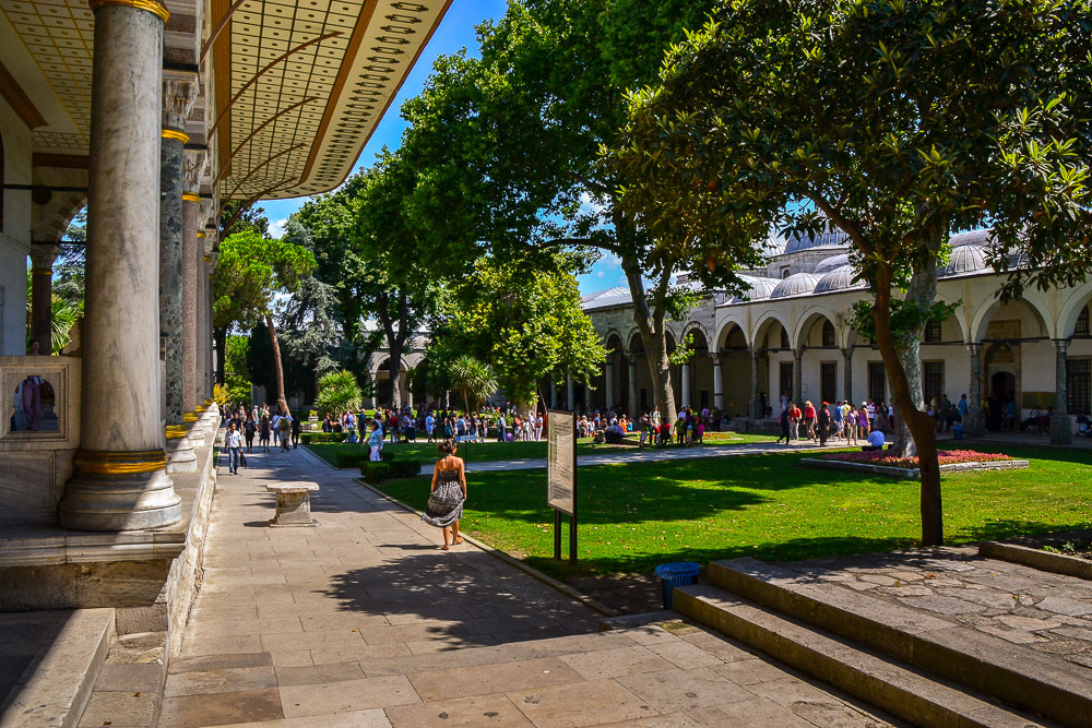 The Conqueror’s Pavilion on the right opens onto the Third Courtyard through a monumental arcade.