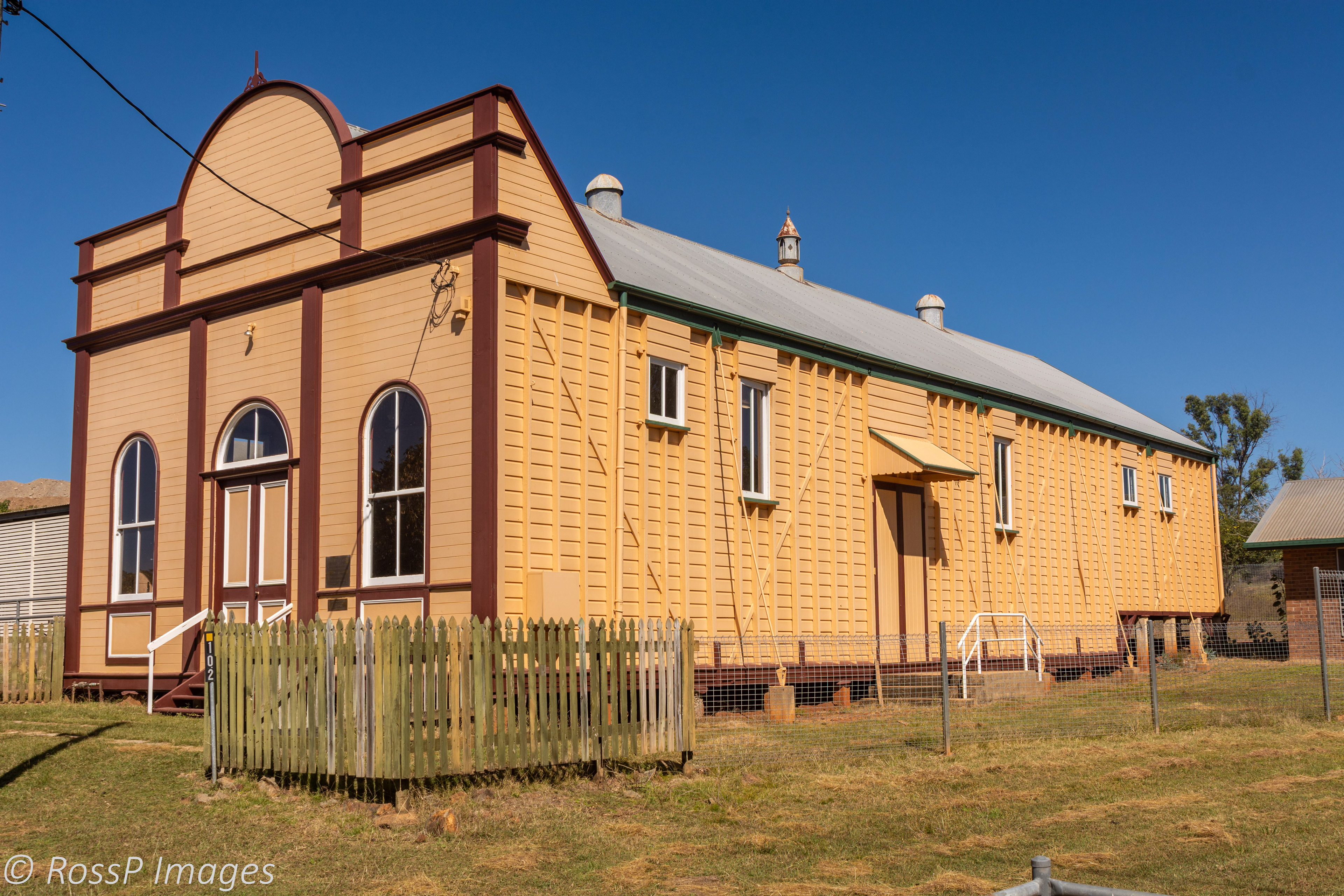 Ravenswood School of Arts built in 1884 is also Heritage Listed.