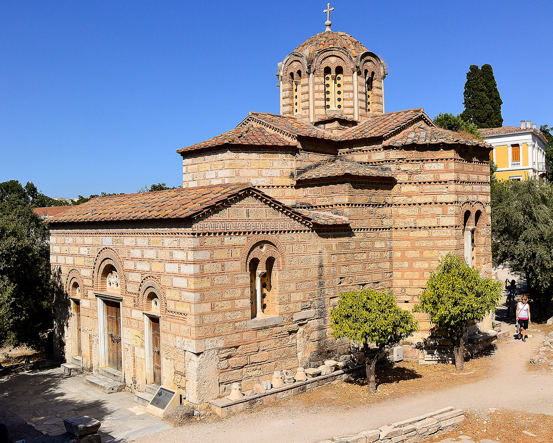 Church of the Holy Apostles, it was the first significant church of the middle Byzantine period in Athens. Significant that it has survive intact since its foundation, and for its architecture:
