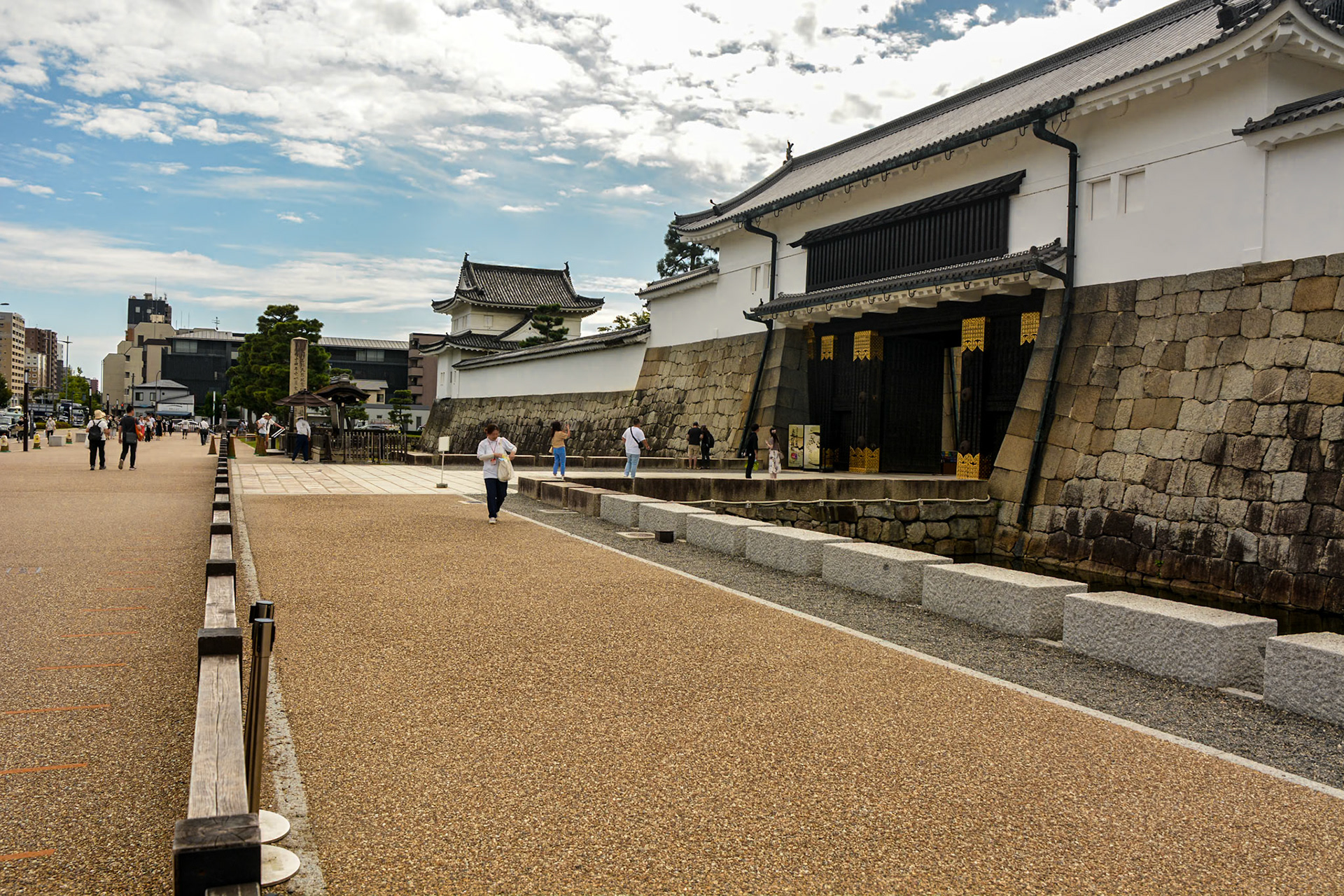 Approaching the Great Eastern Gate (Higashi-Ōte-mon) adjacent the outer moat.