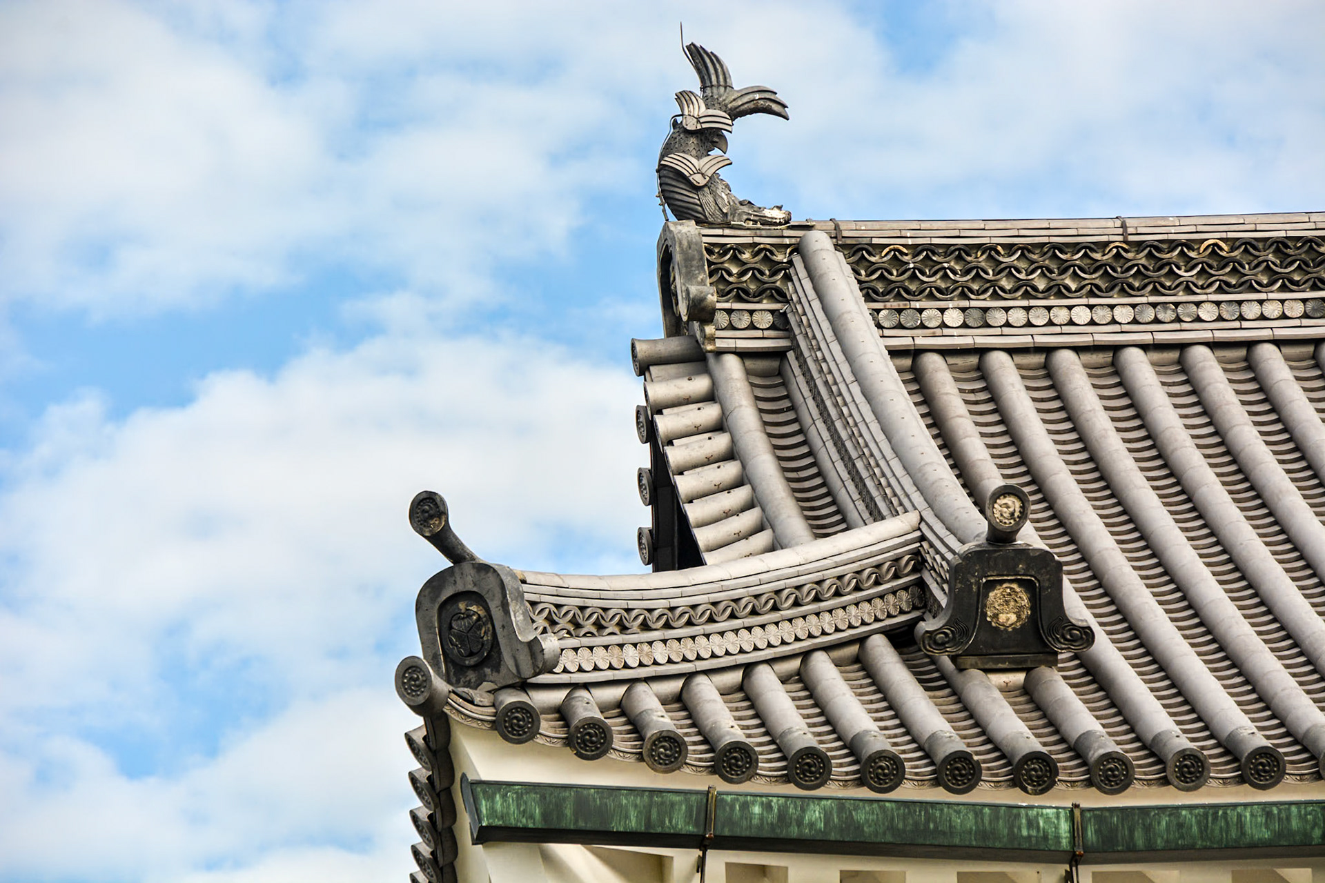 Shachi or Shachihoko were frequently used as roof ornaments in the Edo period. These fish-shaped ornaments are placed at both ends of the main roof ridge.