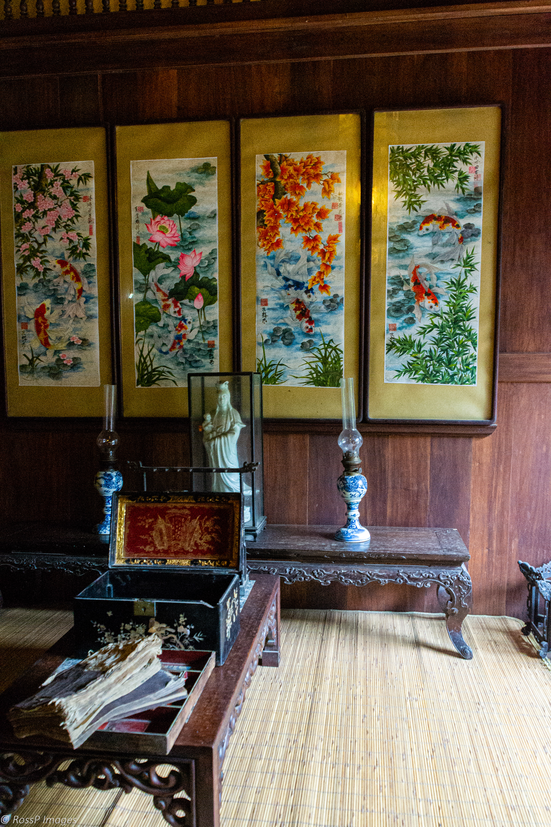 Duc An Old House's antique furniture and books.