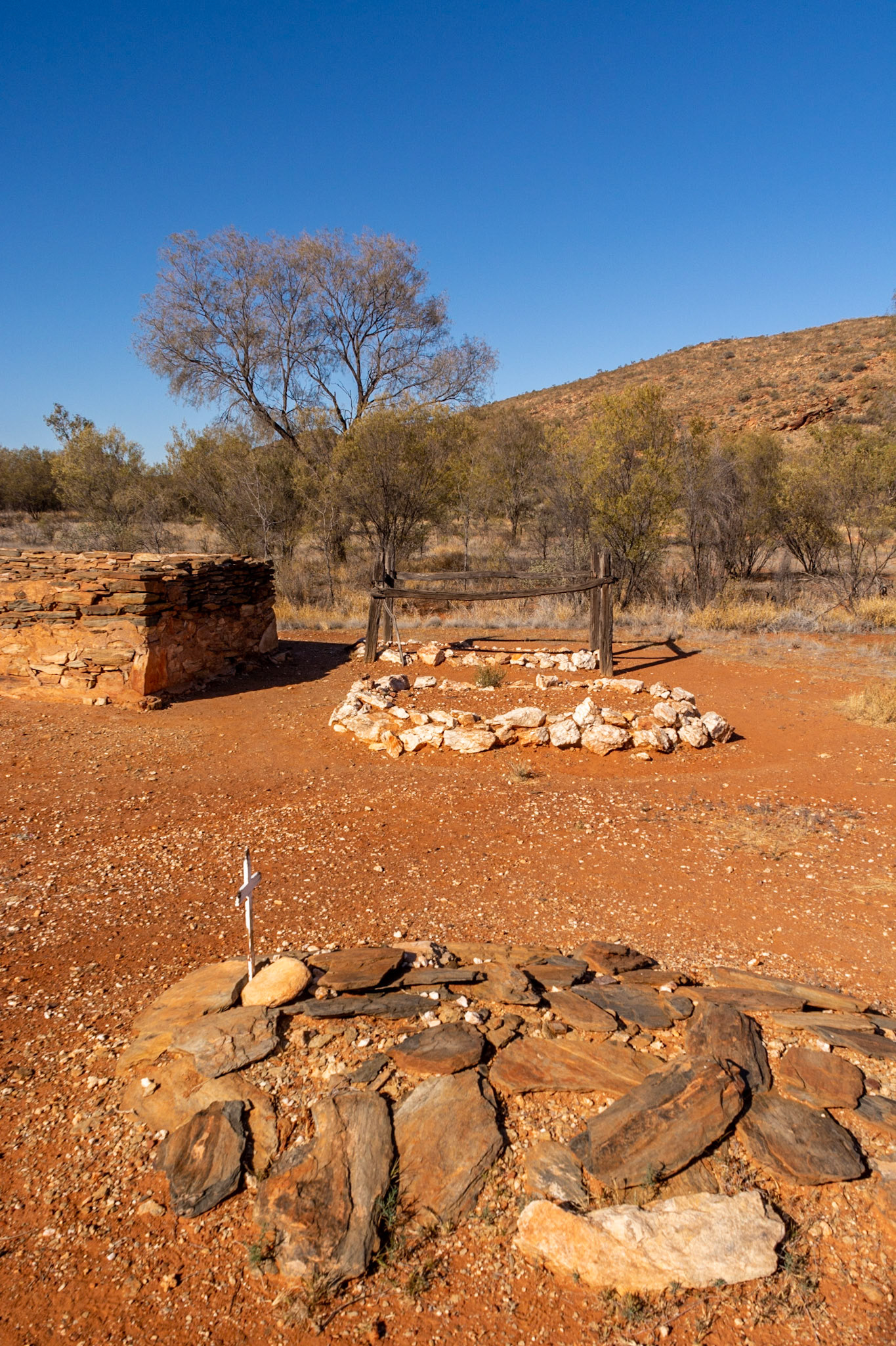 Arltunga....rudimentry markers identfy the grave sites