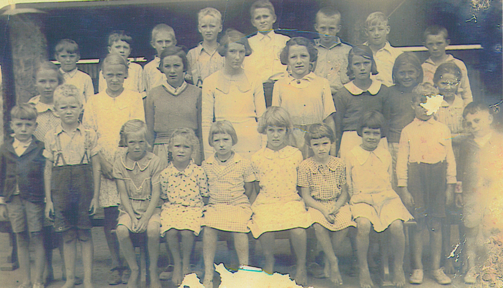 Ed (back row 4th from R) - Raedon School Photo. Irene (middle row 4th R) Mable (middle row 6th R).