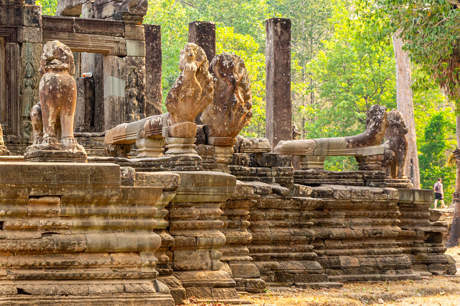 Images of the Bayon.