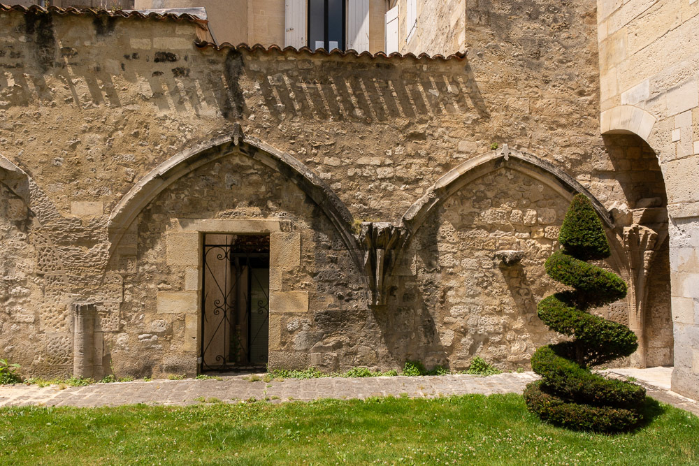 Topiary with a twist in the Cloister of Eglise St Leger.