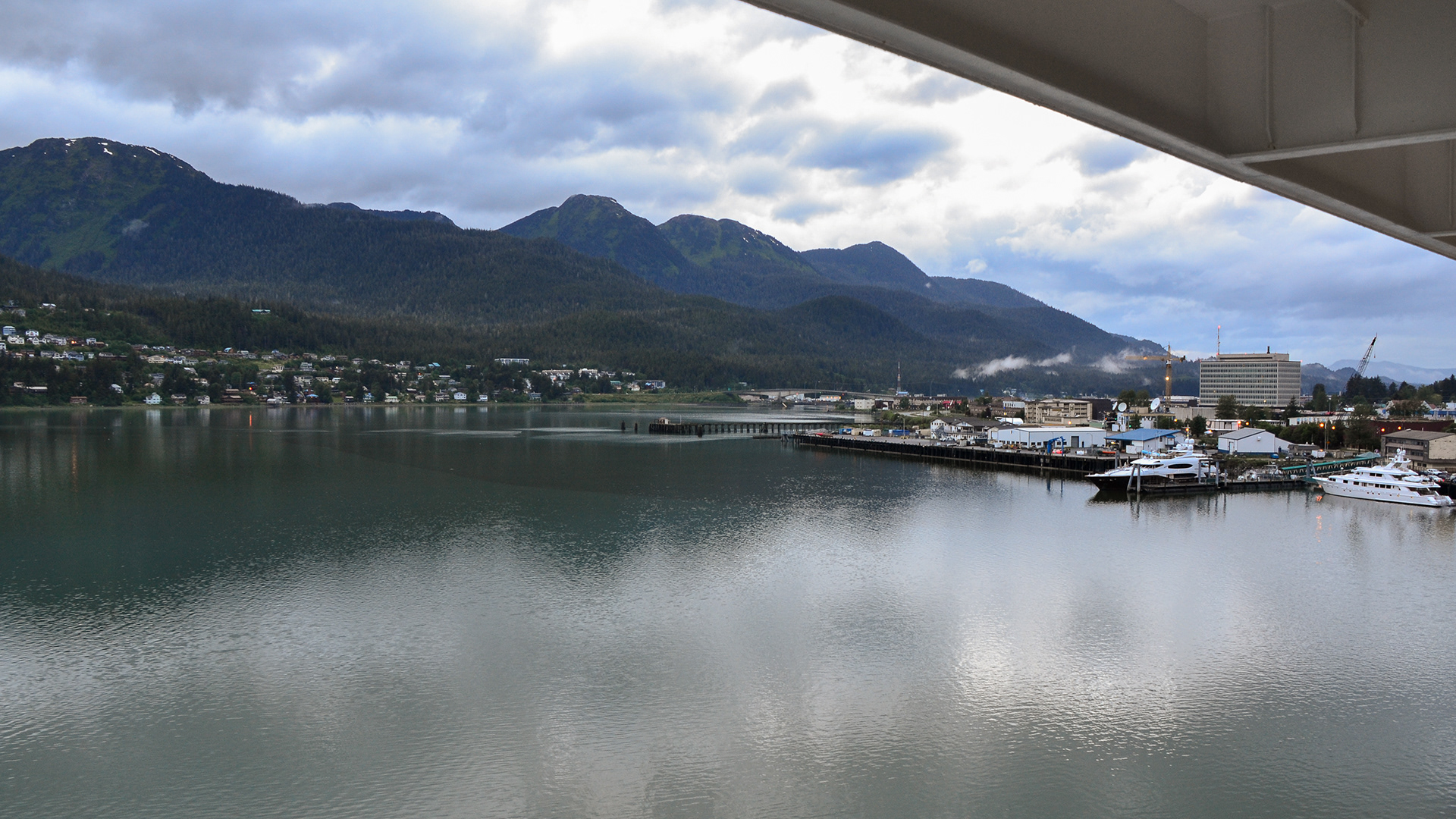 Juneau Harbour, one of only two ways of entering (or leaving) the Alaskan Capital the other is by air (Oh... that is, unless you are born or die here).