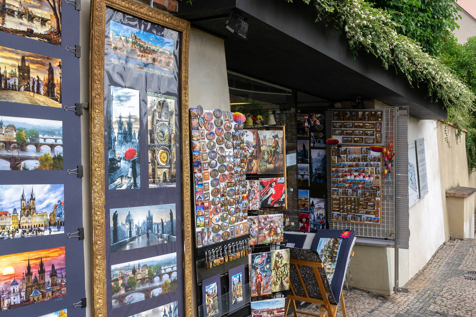 The ubiqitous souvineer shops are strategically positioned along the path to the Castle