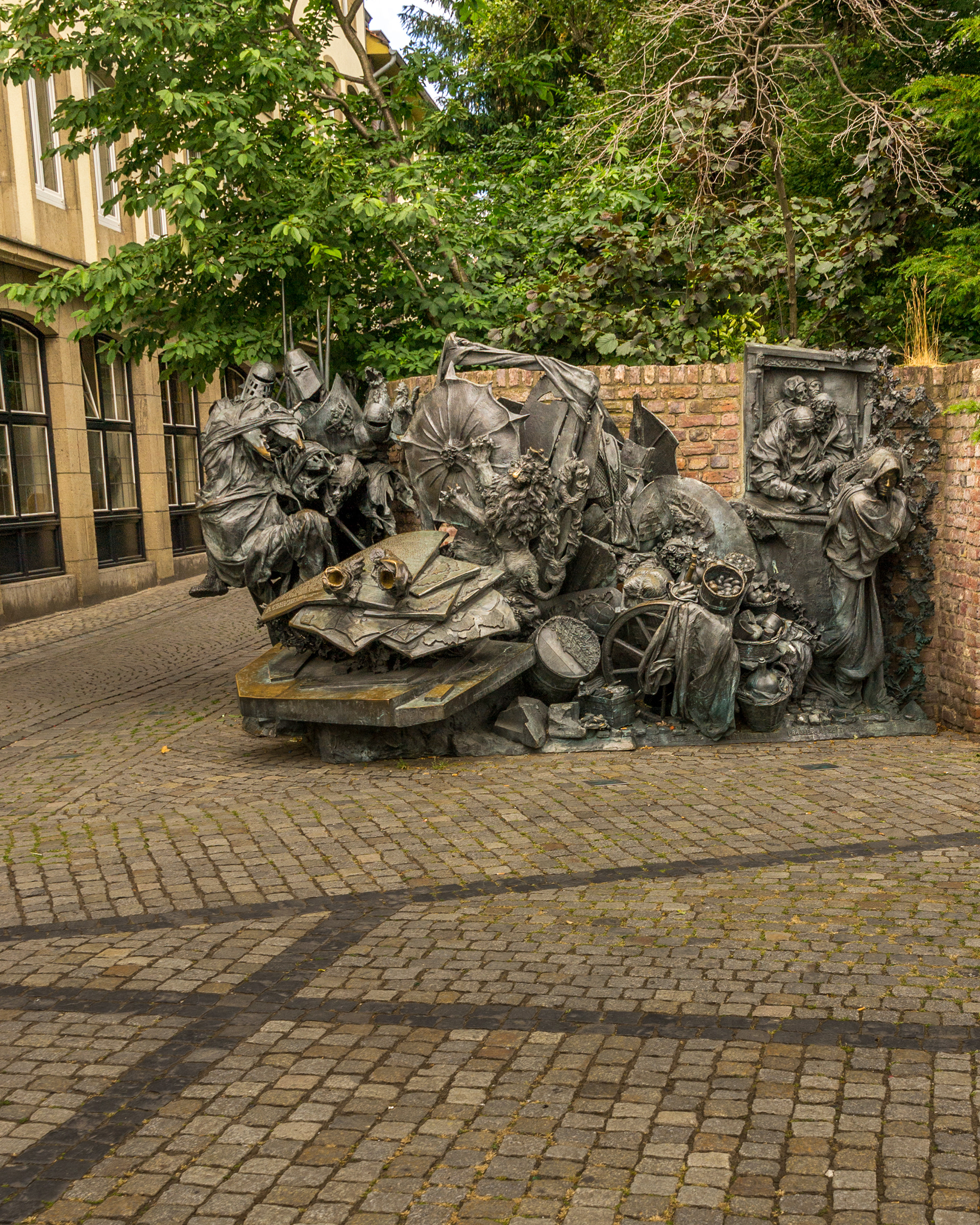 The Stadterhebungs monument, an urban renewal monument commemorating the award of city rights to Düsseldorf.