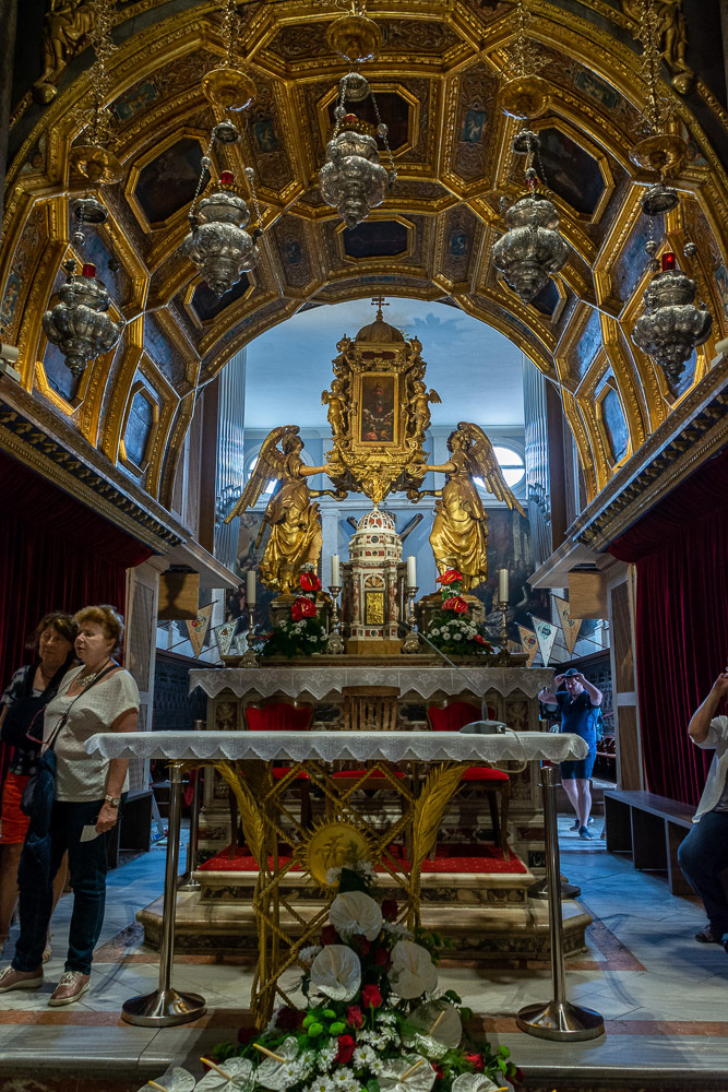 Inside the Cathederal of St Dominous.