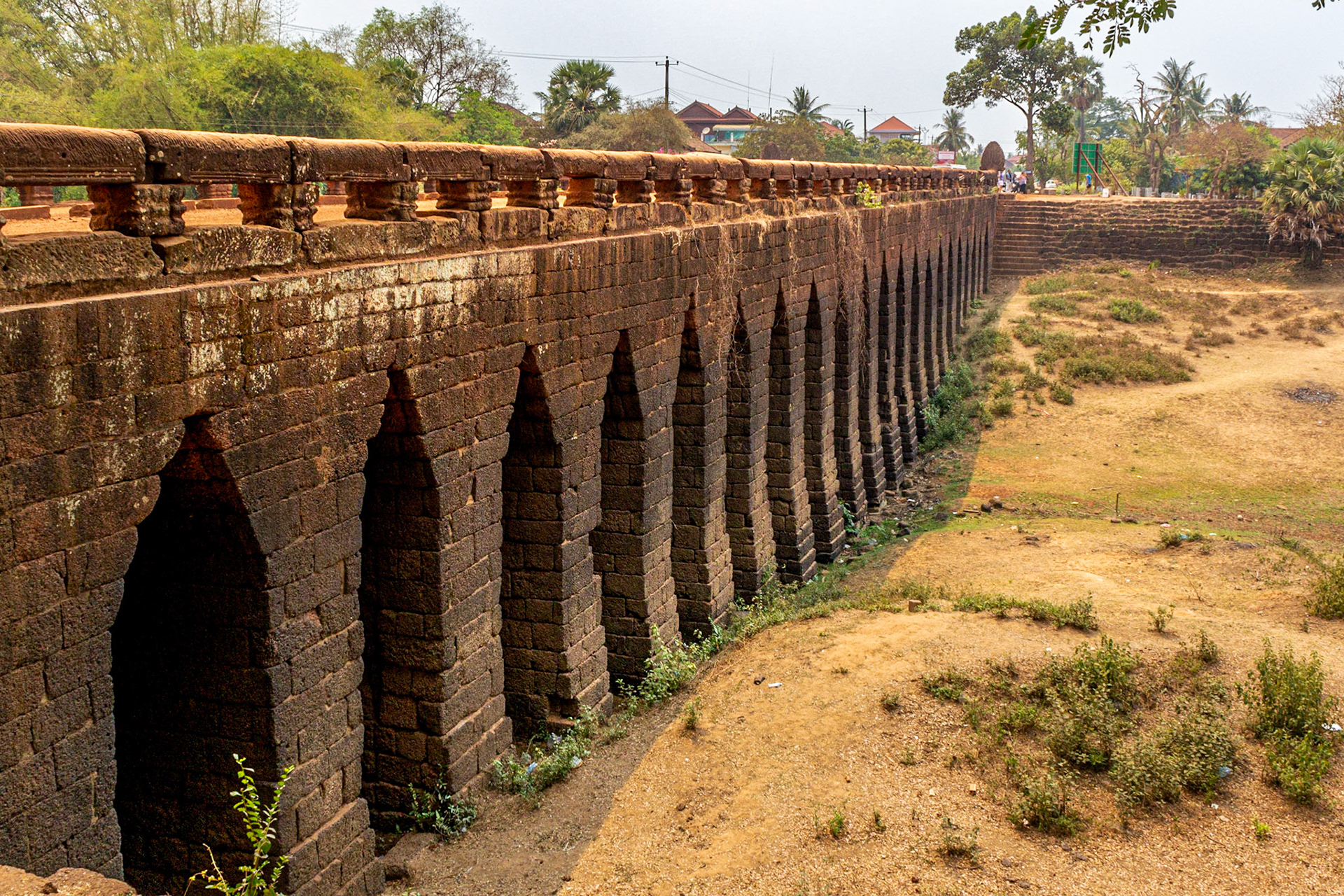 Kampong Kdei bridge is one of the longest corbeled stone-arch bridge in the world spanning 87m. Built in the 12th century it is one of the few Khmer empire era bridges to have survived.