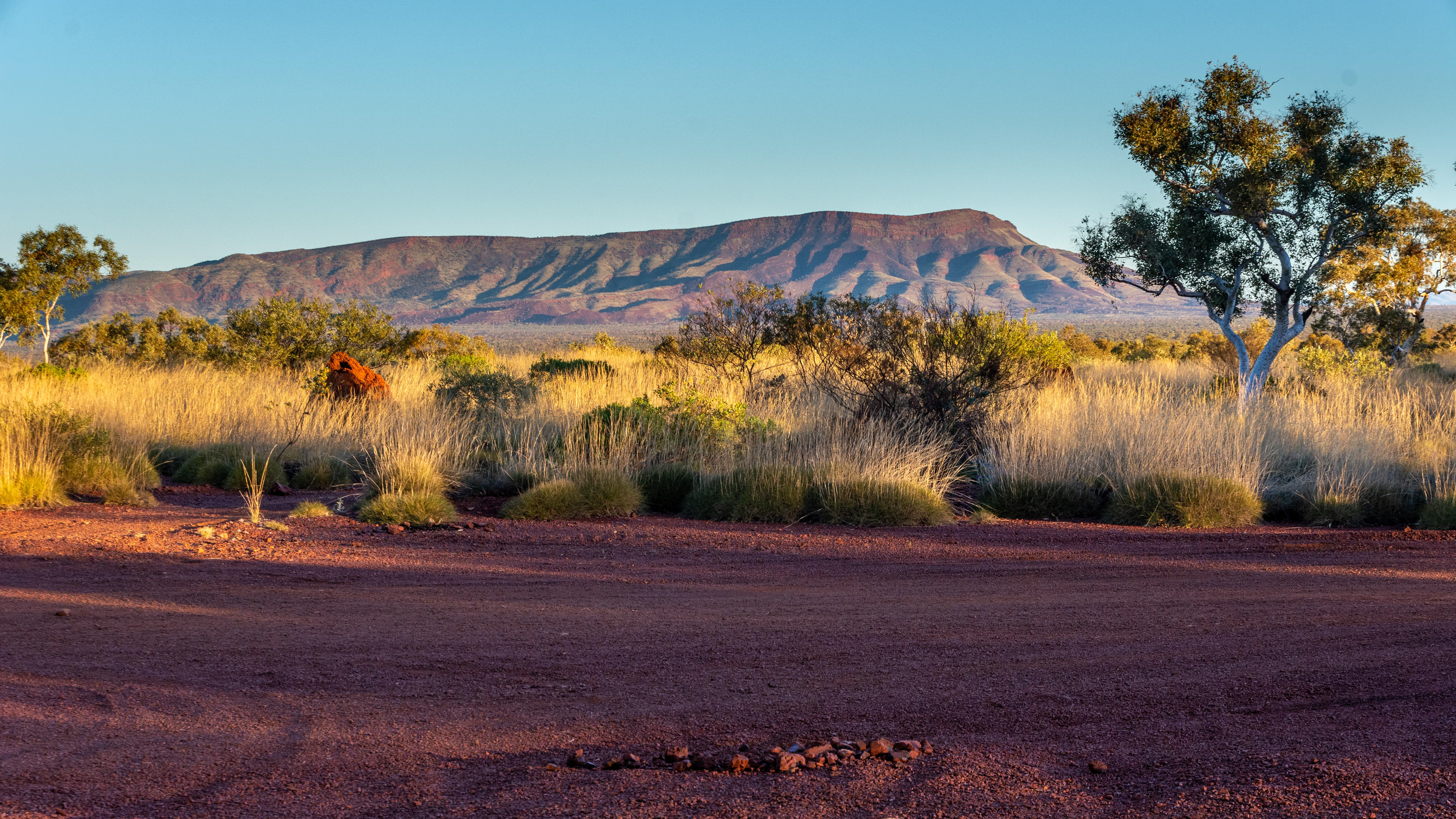 Shadows and colours of the surrounding ranges is conatantly changing as the afternoon sun sinks....