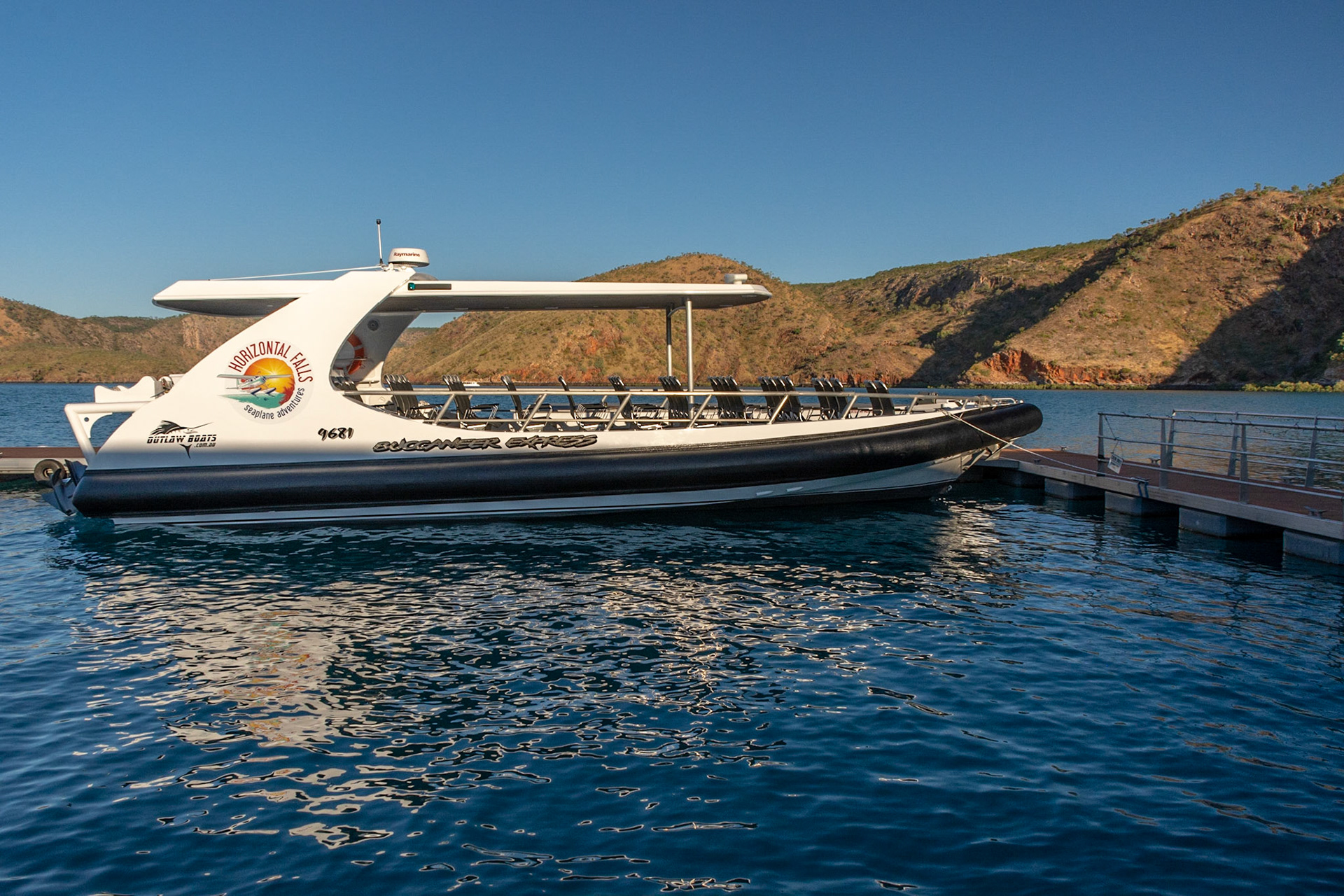 Purpose built craft to negotiate the power of the falls - 4 x 200HP motors