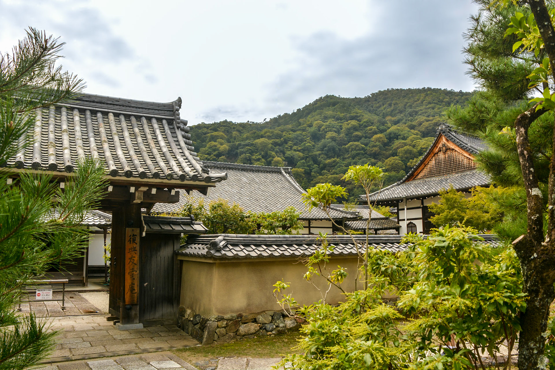 Tenryu-ji Temple entrance and gardens.