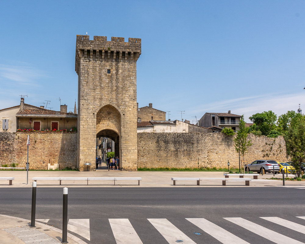 Porte de la Mer - Fortified entry to the walled town facing the Garonne.
