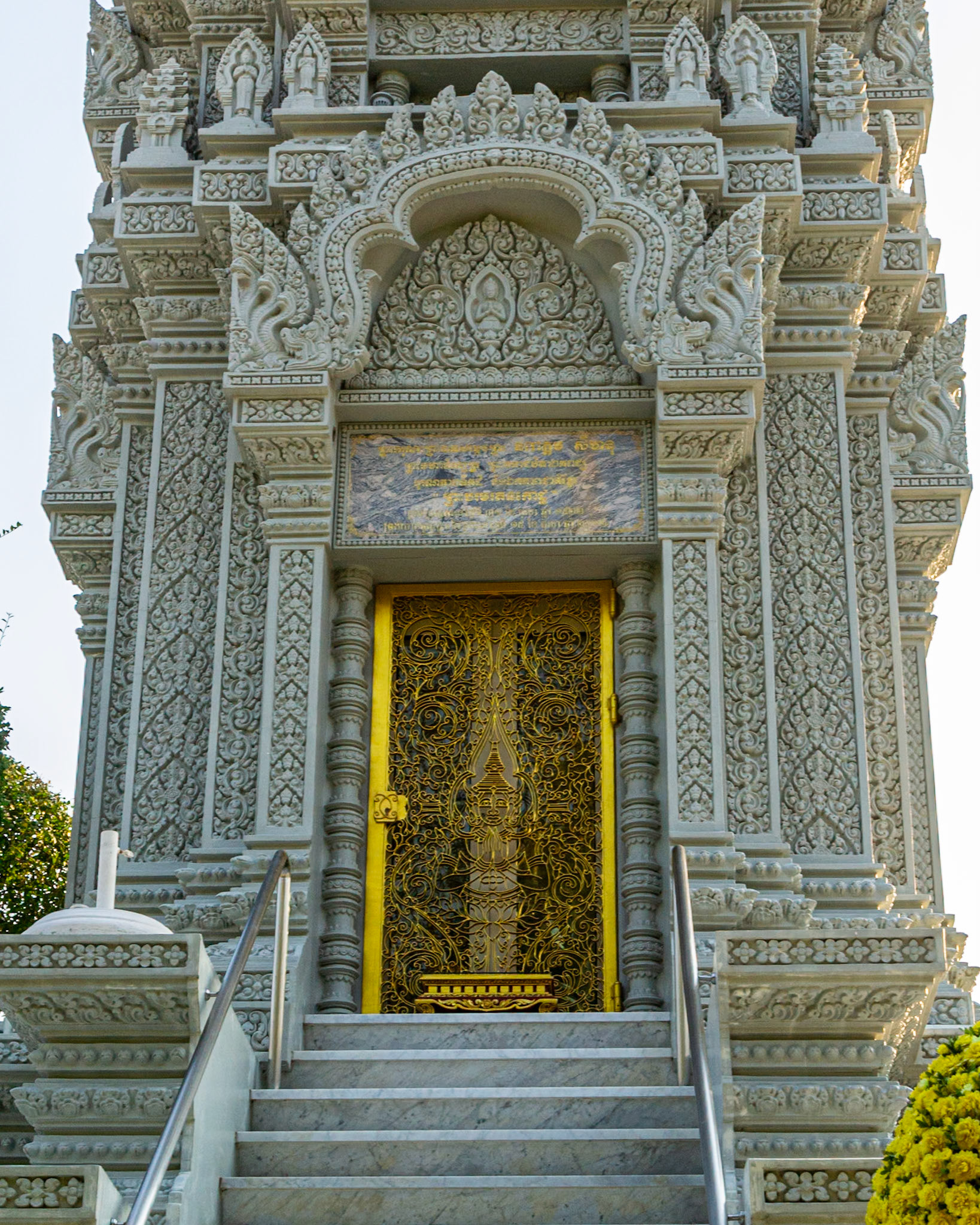 Gilded gates of the Stupa of Kantha Bopha
