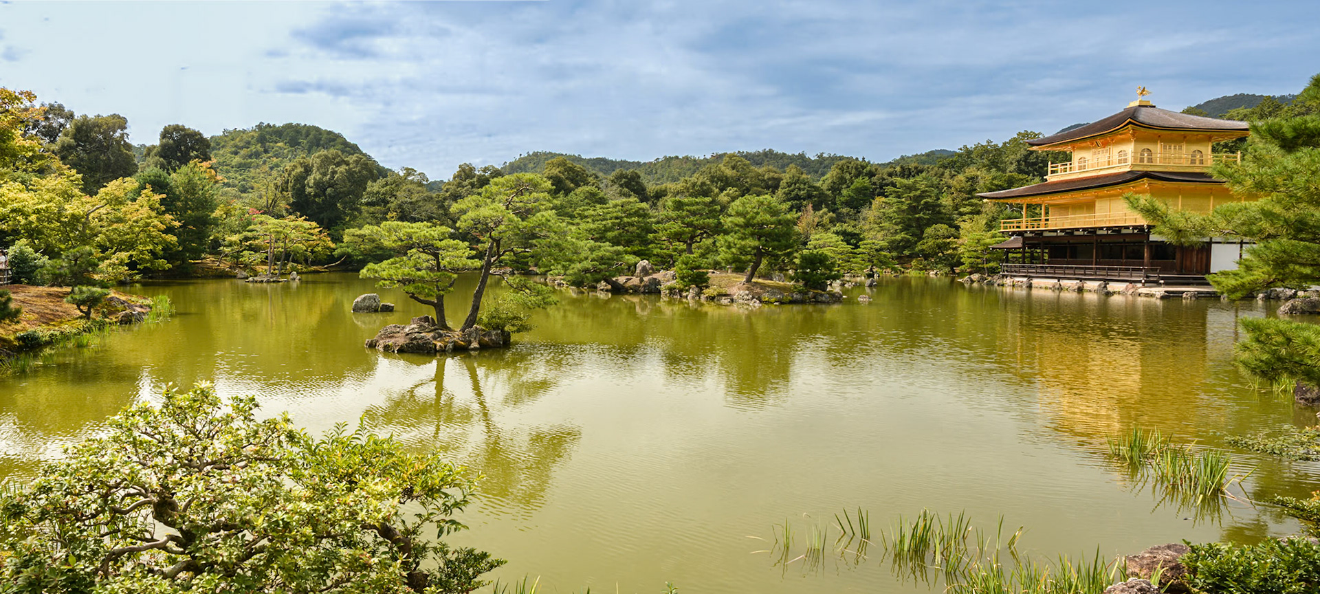 A panoramic view of the pond and Kinkaku-ji (the Golden Pavilion).