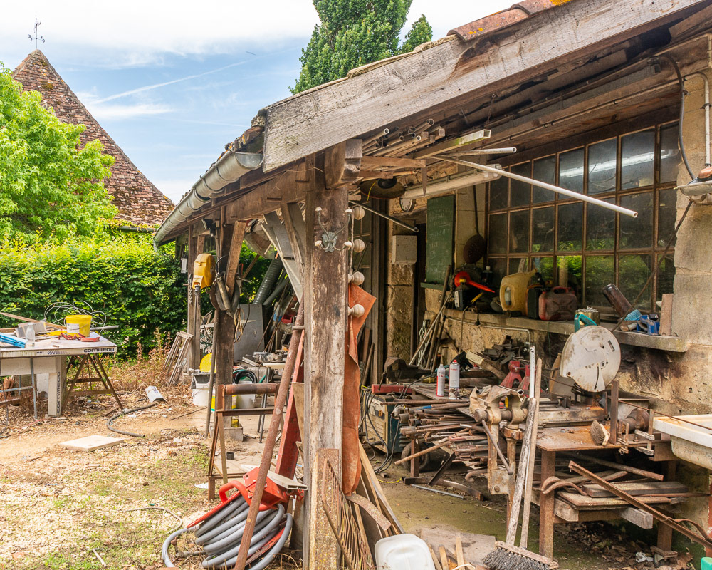 Farm workshop chaos..... it mabe of use one day.