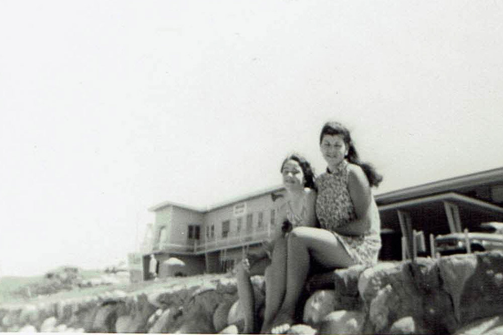 Cheryl with Leanne_Emu Park 30-10-70