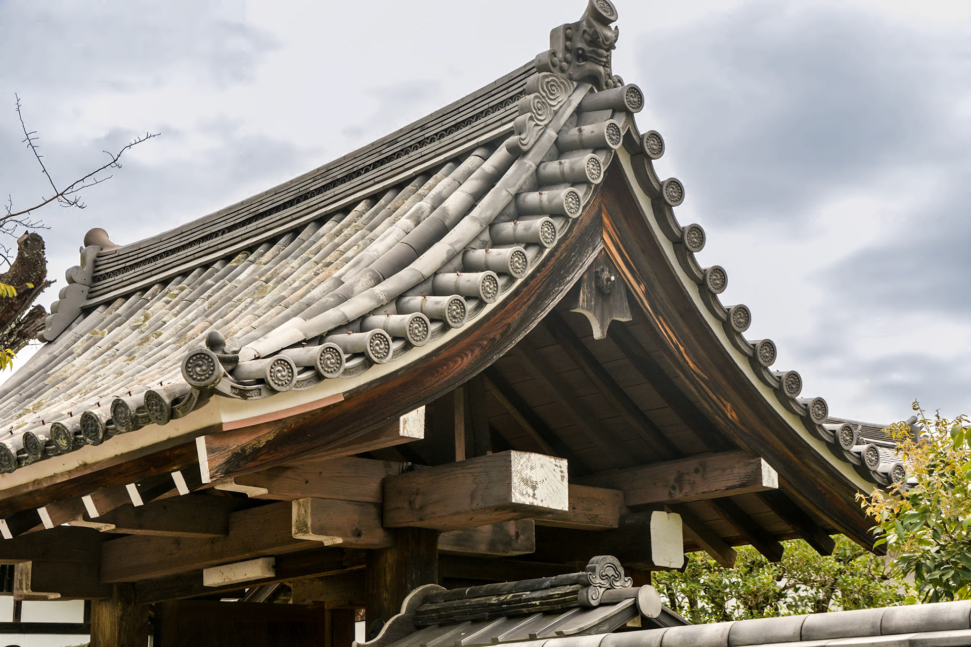 Tenryu-ji Temple portico Kirizuma (gable) roof detail.