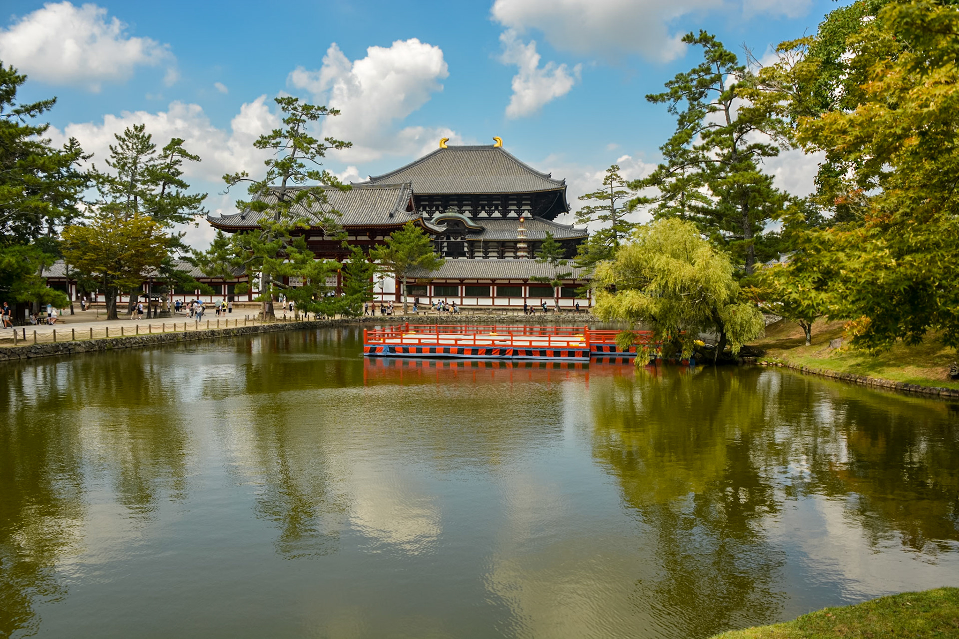 Mirror lake with Todai-ji in the background.