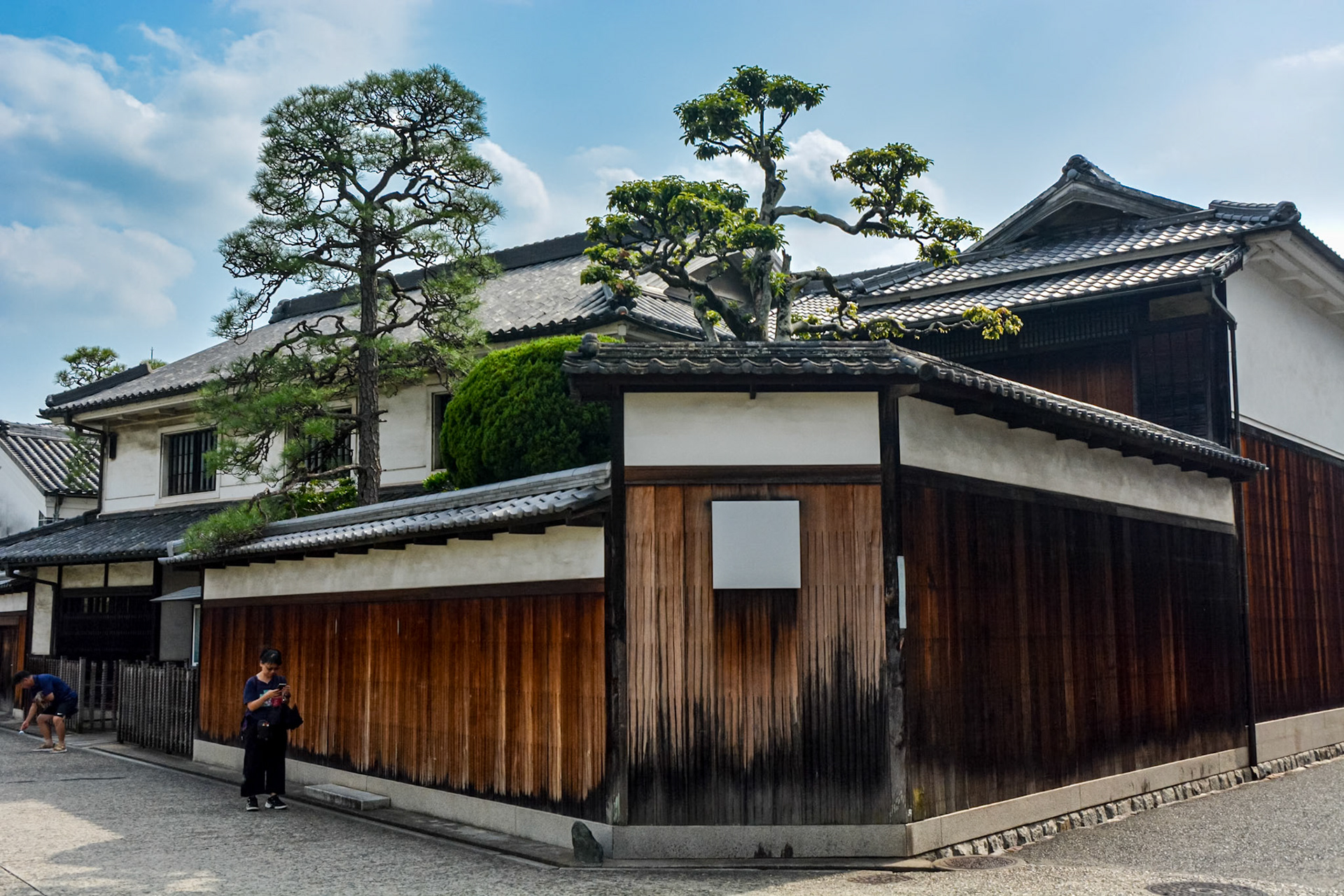 Traditional Japanese housed remain within the Bikan District adjacent the canals.