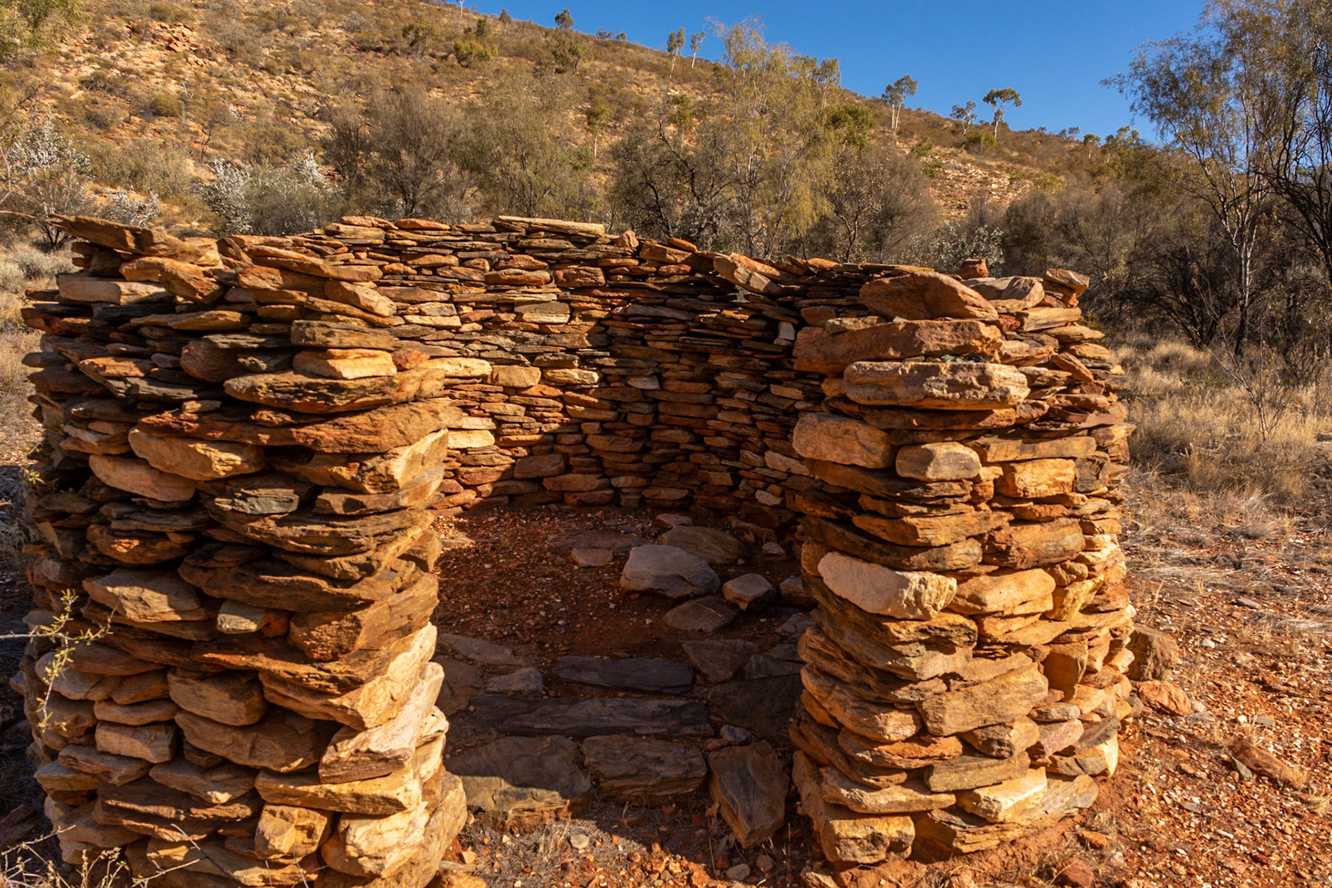 This is typical of the style of dwelling constructed by miners in Arltunga’s early mining period (1887-1913). Usually roofed over with a canvas tent fly supported by timber poles.