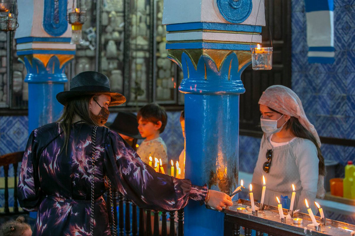 a curious, serene glance inside a timeless #haven, revived year after year during the #jewish pilgrimage taking place in #Tunisia's #Djerba island since.. millennia. Shot of #Peace by Yassine Gaidi