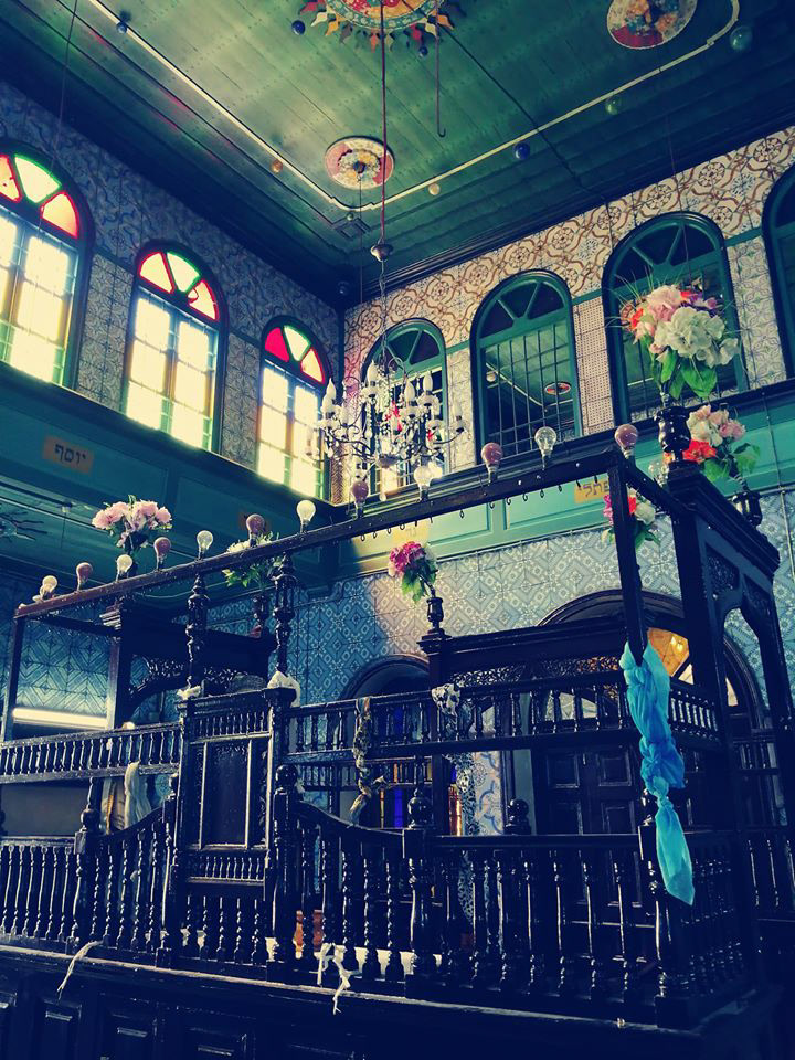 chasing one more exquisite #ceiling inside a #haven of another kind: El Ghriba #synagogue, the oldest in #Africa, highlighting beauty and peace around #Tunisia's multiconfessional #Djerba, pictured by Amin Hammi