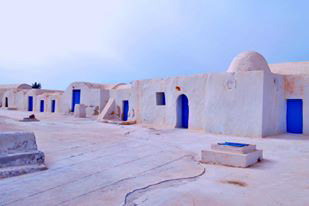 yet another refreshing sight of #Djerba's pureness as depicted by its minimalist and immaculate #architecture, admired by Rania Ikbal Ouriemi, amid #Tunisia's southern #island. Better week ahead!