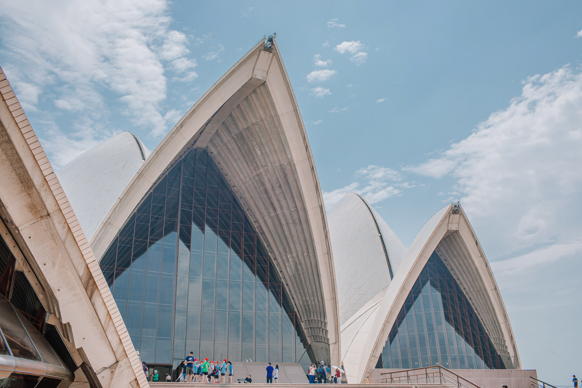 Sydney Opera House architecture and school children