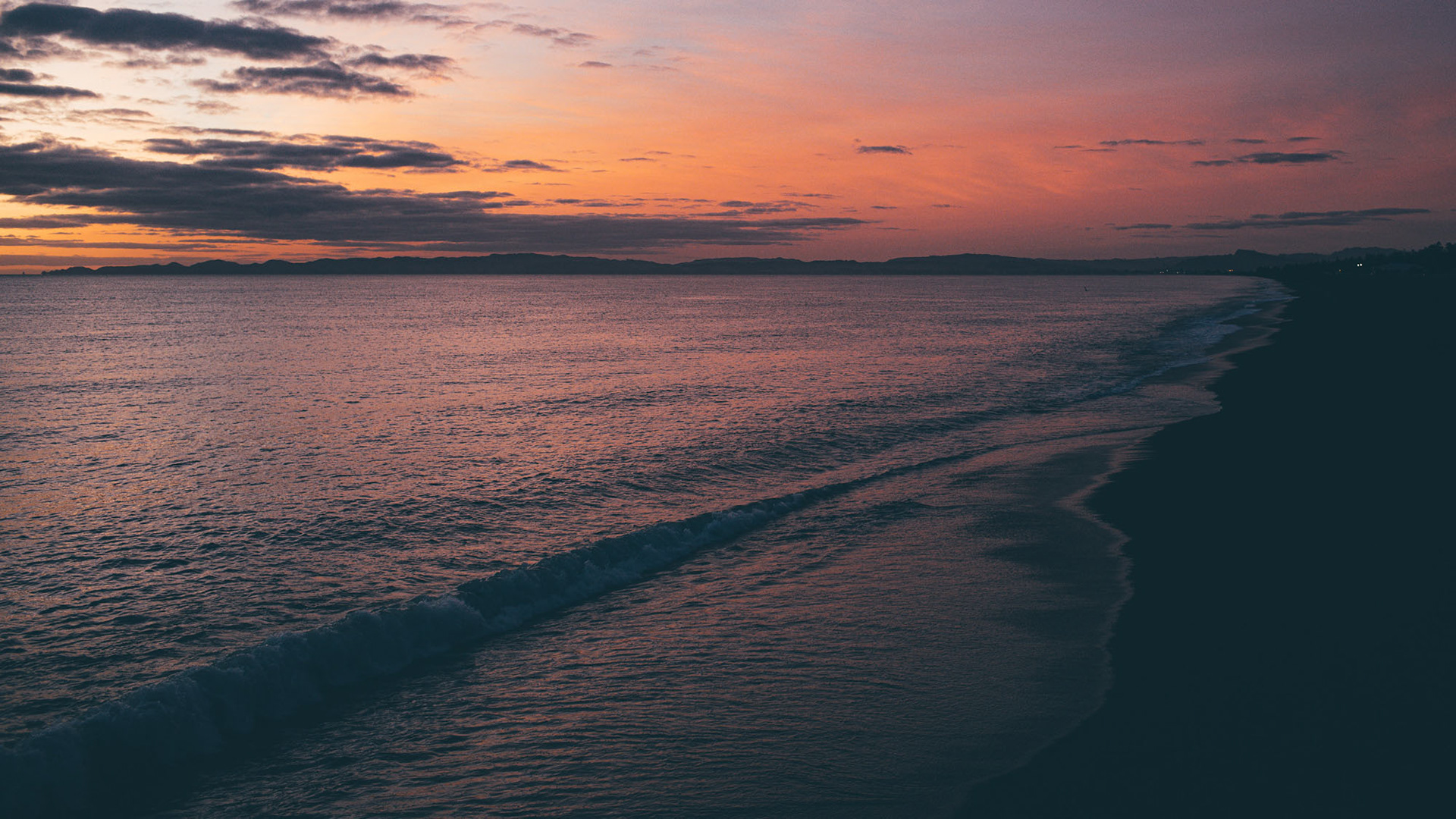 Napier's Marine Parade seashore early morning before sunrise