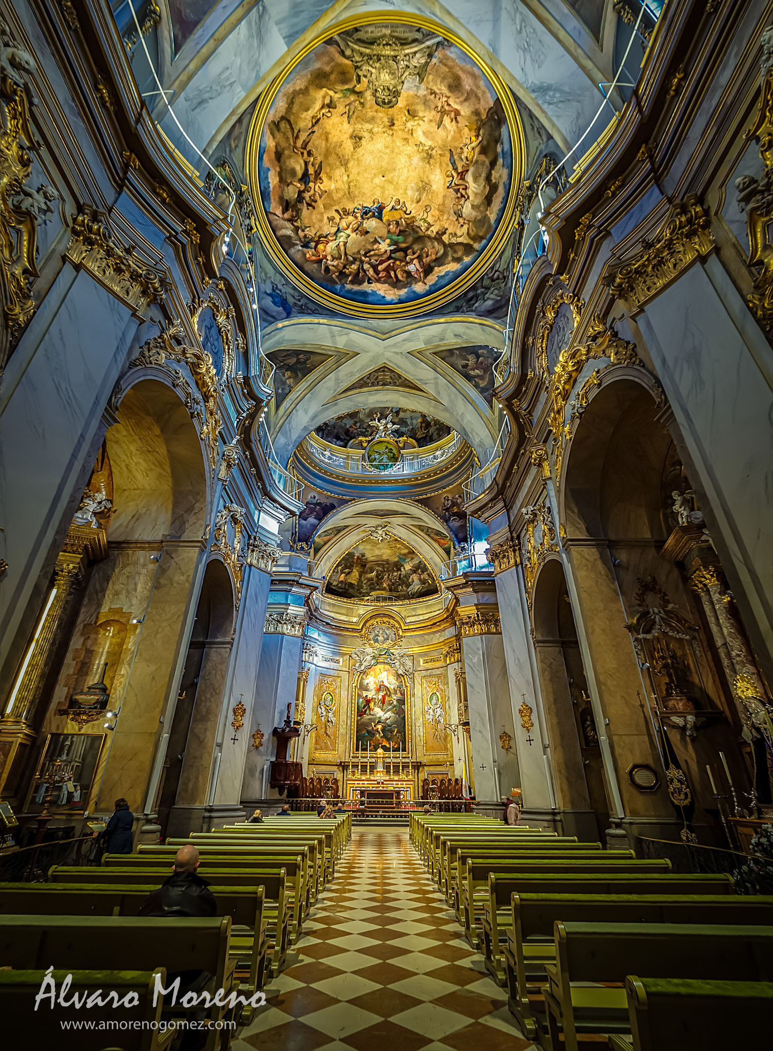 La basílica de San Miguel (oficialmente, Basílica Pontificia de San Miguel y antigua iglesia de San Justo y Pastor) está adscrita a la Nunciatura apostólica en España, que la ha confiado al Opus Dei desde 1960, y es la sede de la Hermandad de los Estudiantes (Madrid). Fue declarada Monumento Histórico Artístico Nacional el 28 de noviembre de 1984. The Pontifical Basilica of St. Michael (Spanish: Basílica Pontificia de San Miguel) is a baroque Roman Catholic church and minor basilica in central Madrid, Spain. It is the church of the Apostolic Nunciature to the Kingdom of Spain of the Holy See and is now administrated by the priests of Opus Dei.