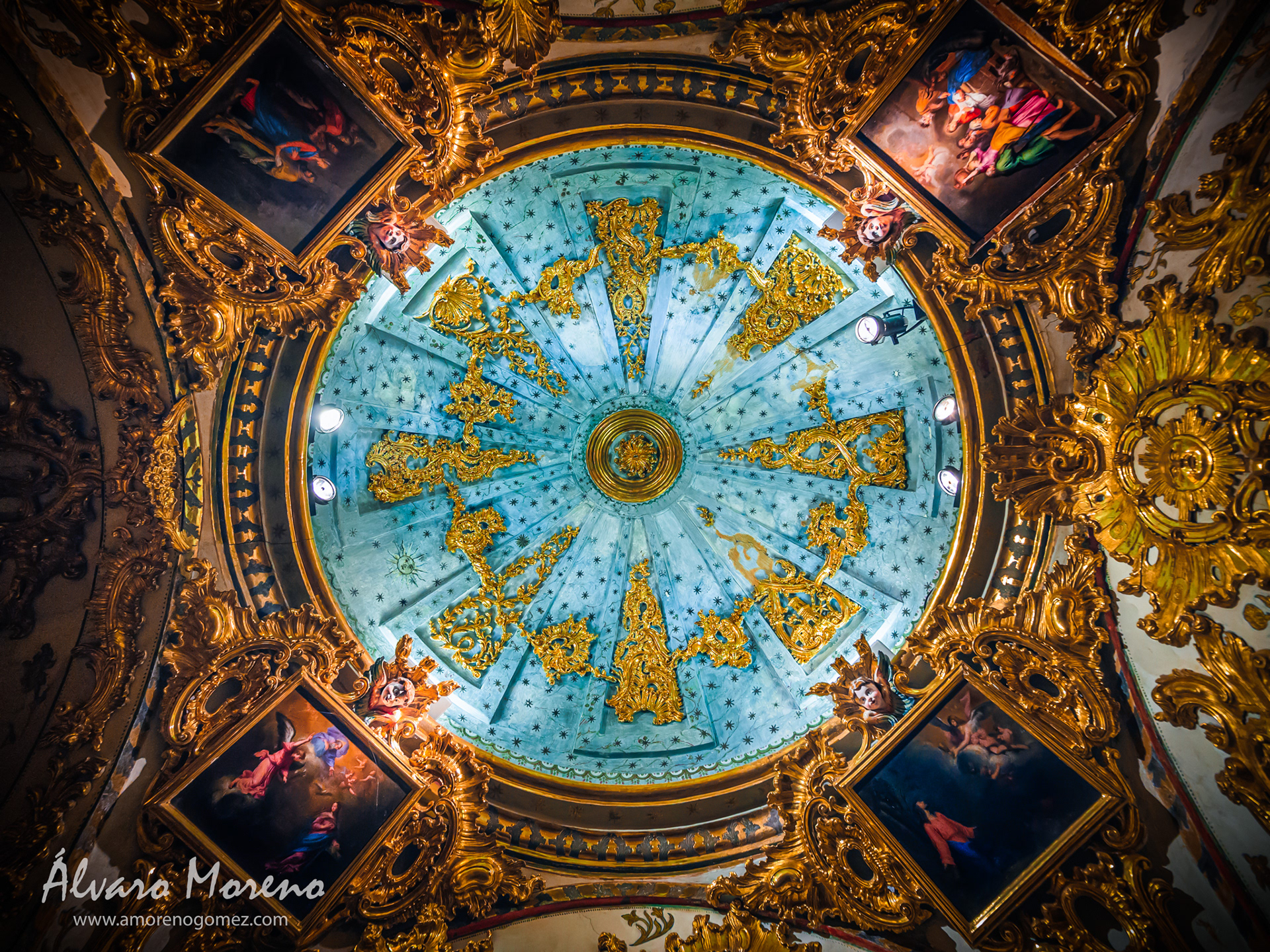 Cúpula de la Capilla de la Inmaculada de la Iglesia-Museo de Santísima Trinidad en Atienza, Guadalajara. Dome of the Chapel of the Immaculate in the Church-Museum of Santísima Trinidad in Atienza, Guadalajara, Spain.