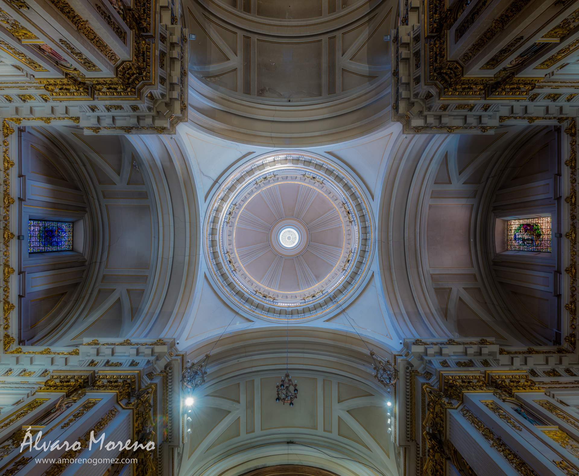 Vista de la cúpula de la Real Basílica Colegiata de San Isidro en Madrid.