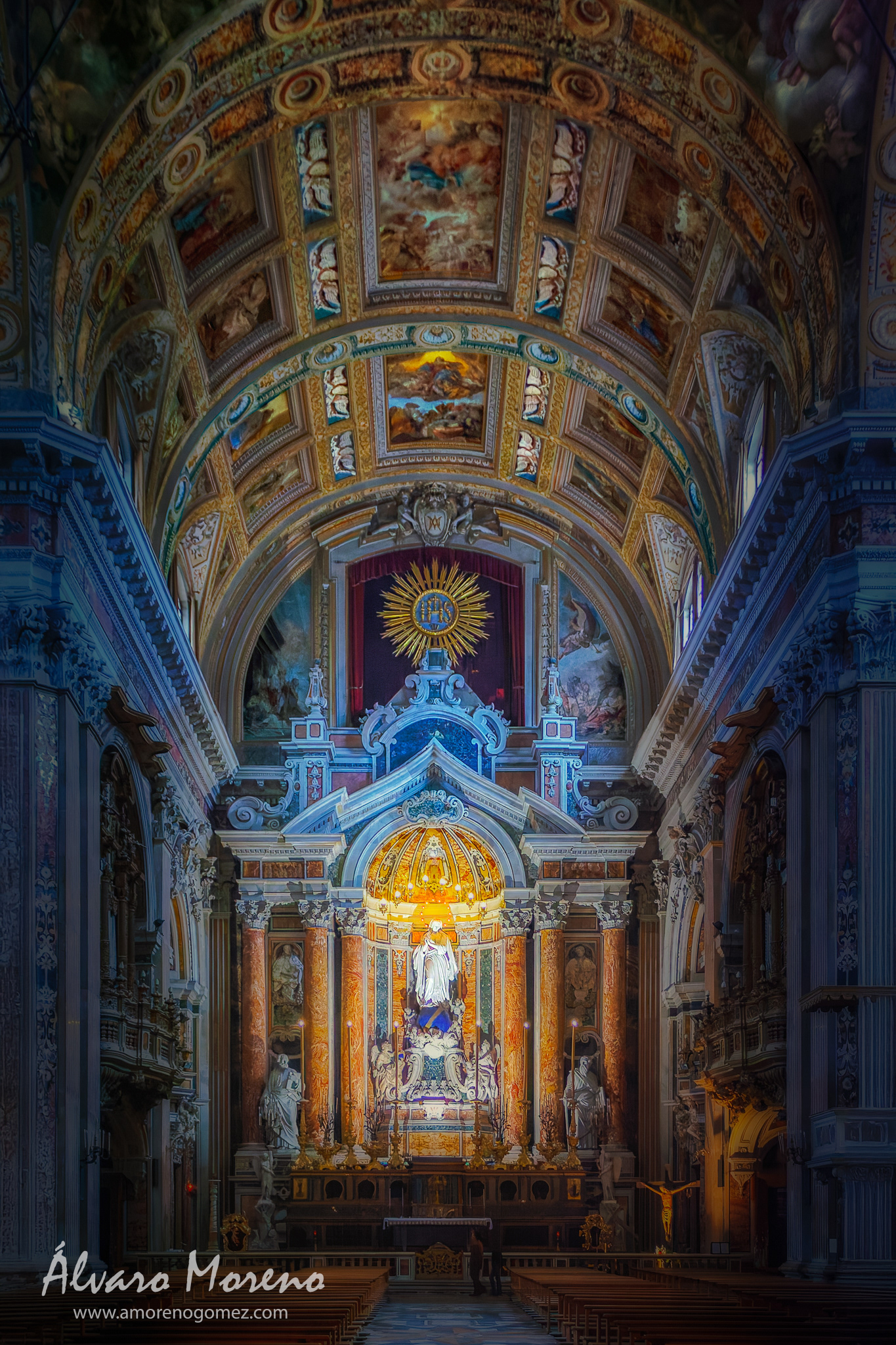 Altar Mayor de Gesù Nuovo en Nápoles -- Canon 350D | Tamron 18-200mm --  ISO 1600 | 1/60 sec | f3.5 | 28mm