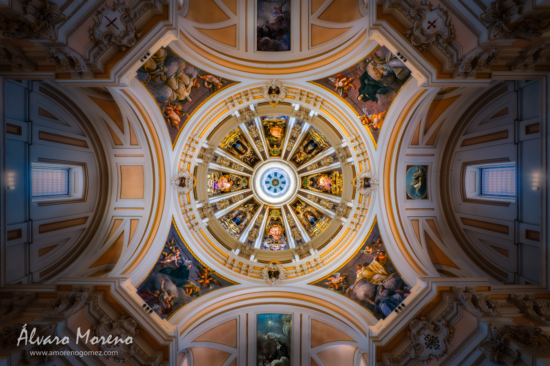 Cúpula de la Catedral Castrense en Madrid, iglesia del antiguo monasterio de las monjas bernardas fundado por el duque de Uceda  (HDR) durante el taller de @elartedelostechos.