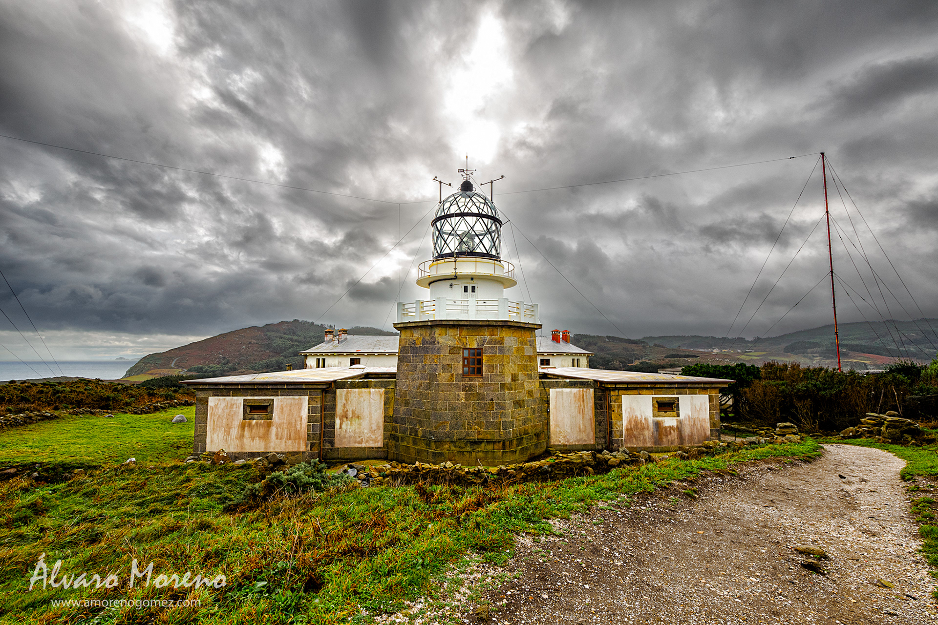 Faro de Estaca de Bares en un día gris donde la lluvia dio una tregua para poder realizar la fotografía