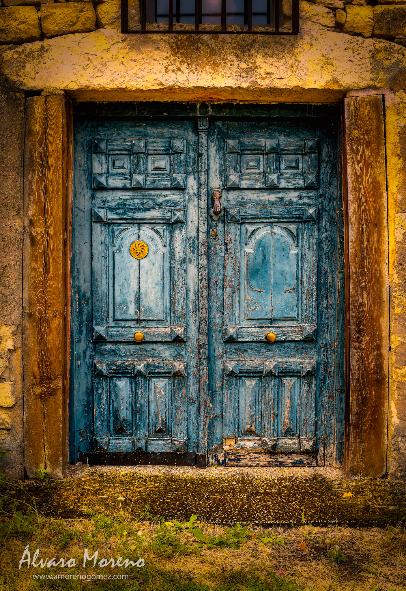 La nostalgia de una puerta azul<br /> OM System OM-1 | M.Zuiko Digital 12-40mm F2.8<br /> ISO 400 | 1/160 sec | f9.0 | 19mm