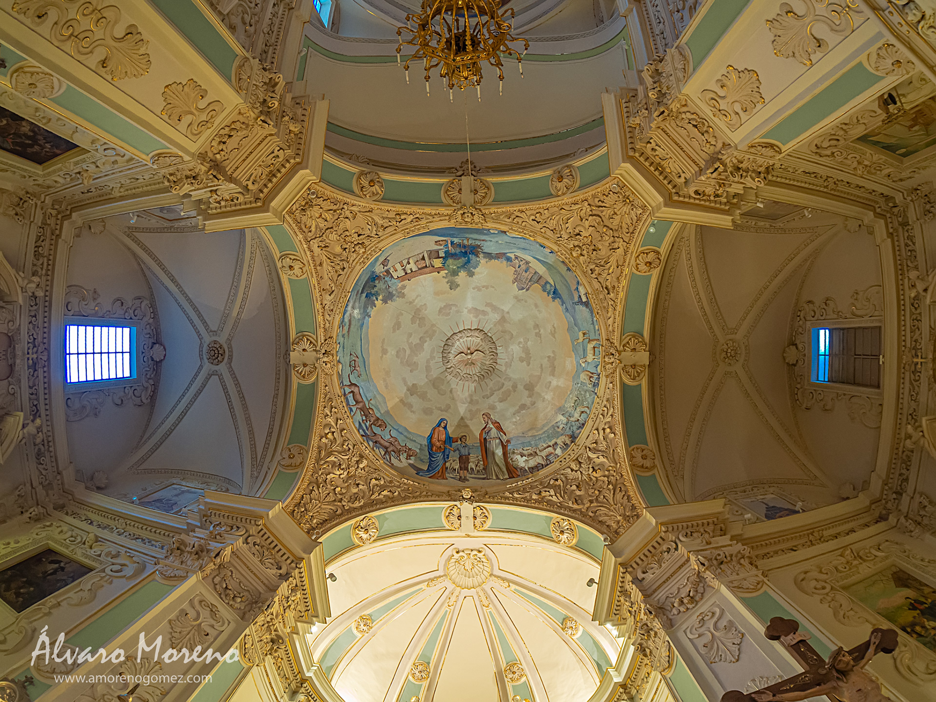 Cúpula y crucero de la Iglesia de San Giuseppe en Taormina, Italia