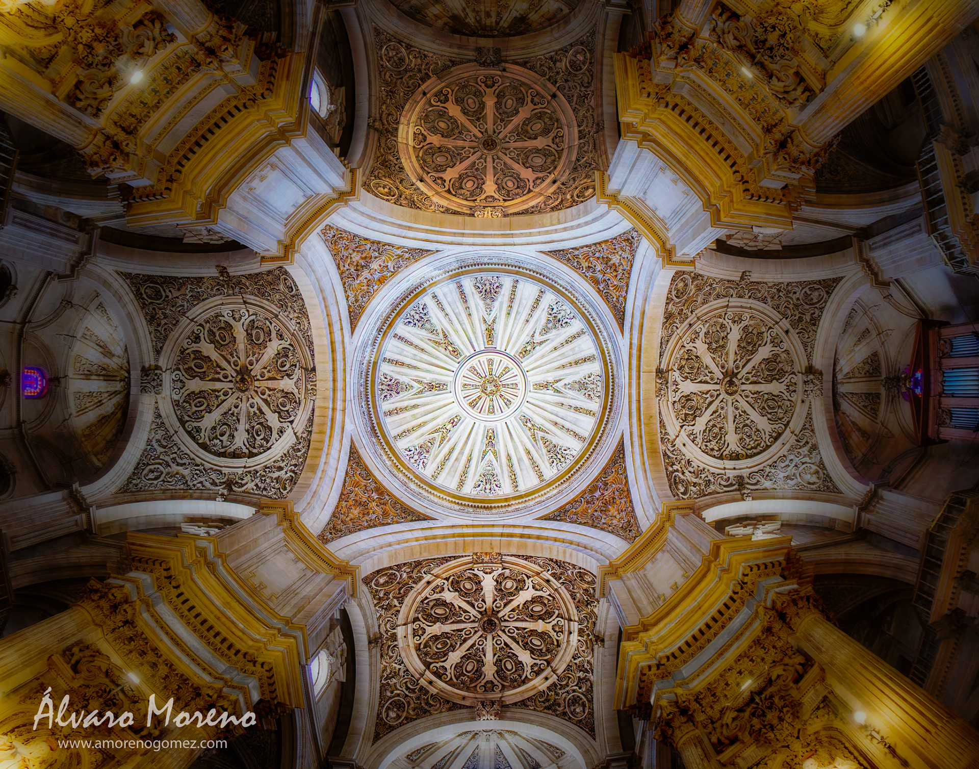 Crucero y cúpula de la iglesia del Sagrario, adosada a la Catedral de Granada.