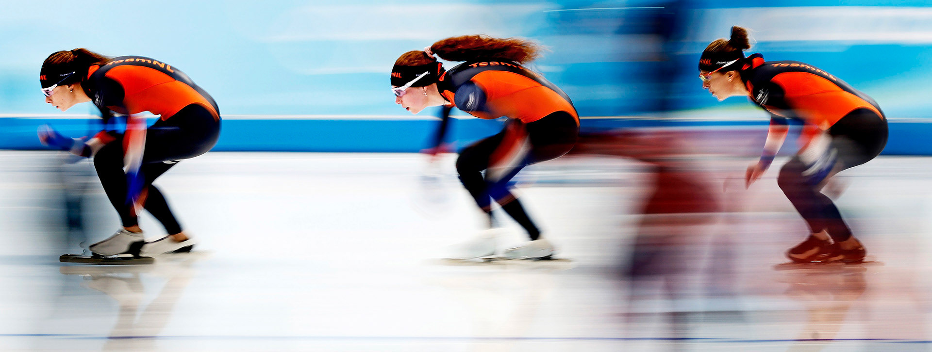 Femke Kok leidt voor Michelle de Jong en Ireen Wust.Foto: Pim Ras