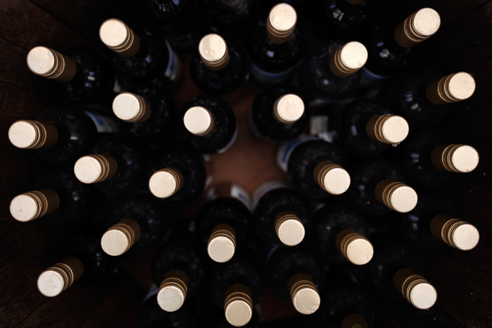 wijnflessen recht van boven