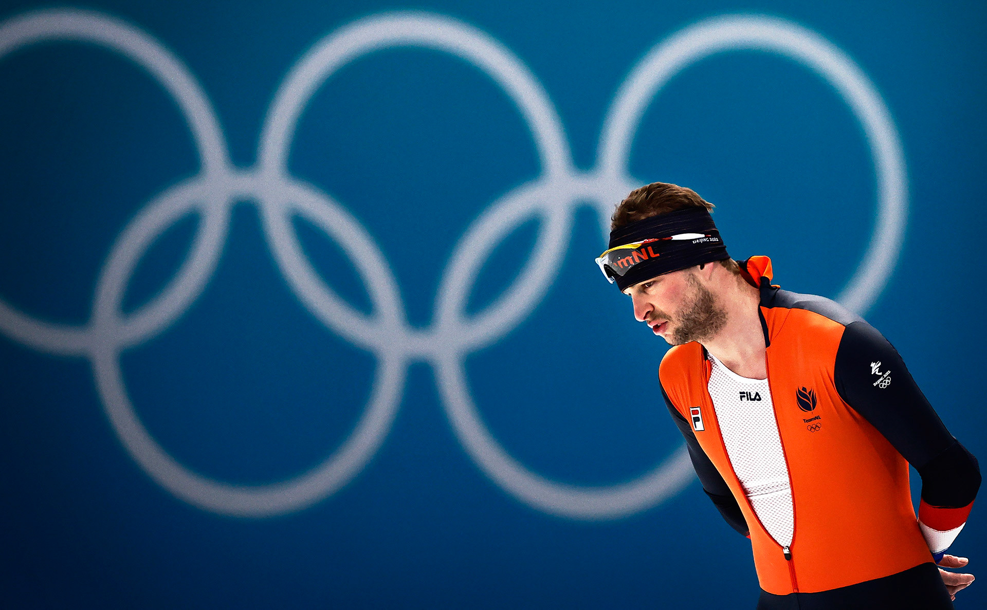 Sven Kramer kijkt bedenkelijk in de voorbereidning op zijn allerlaatste Olympische 5 kilometer in zijn schaatscarriere.Foto: Pim Ras